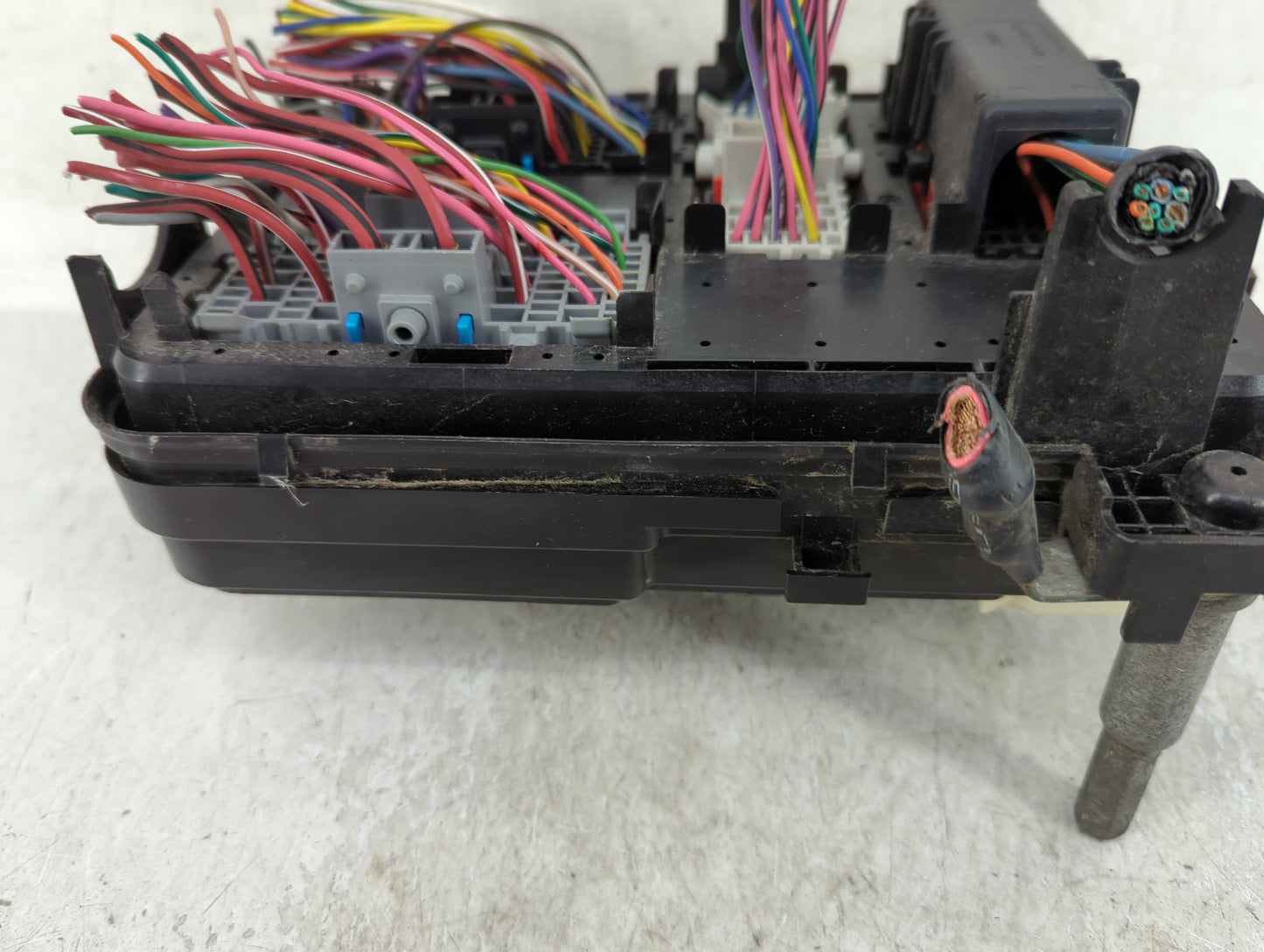 2013-2016 Chevrolet Equinox Fusebox Fuse Box Panel Relay Module P/N:22929763 Fits Fits 2013 2014 2015 2016 OEM Used Auto Par