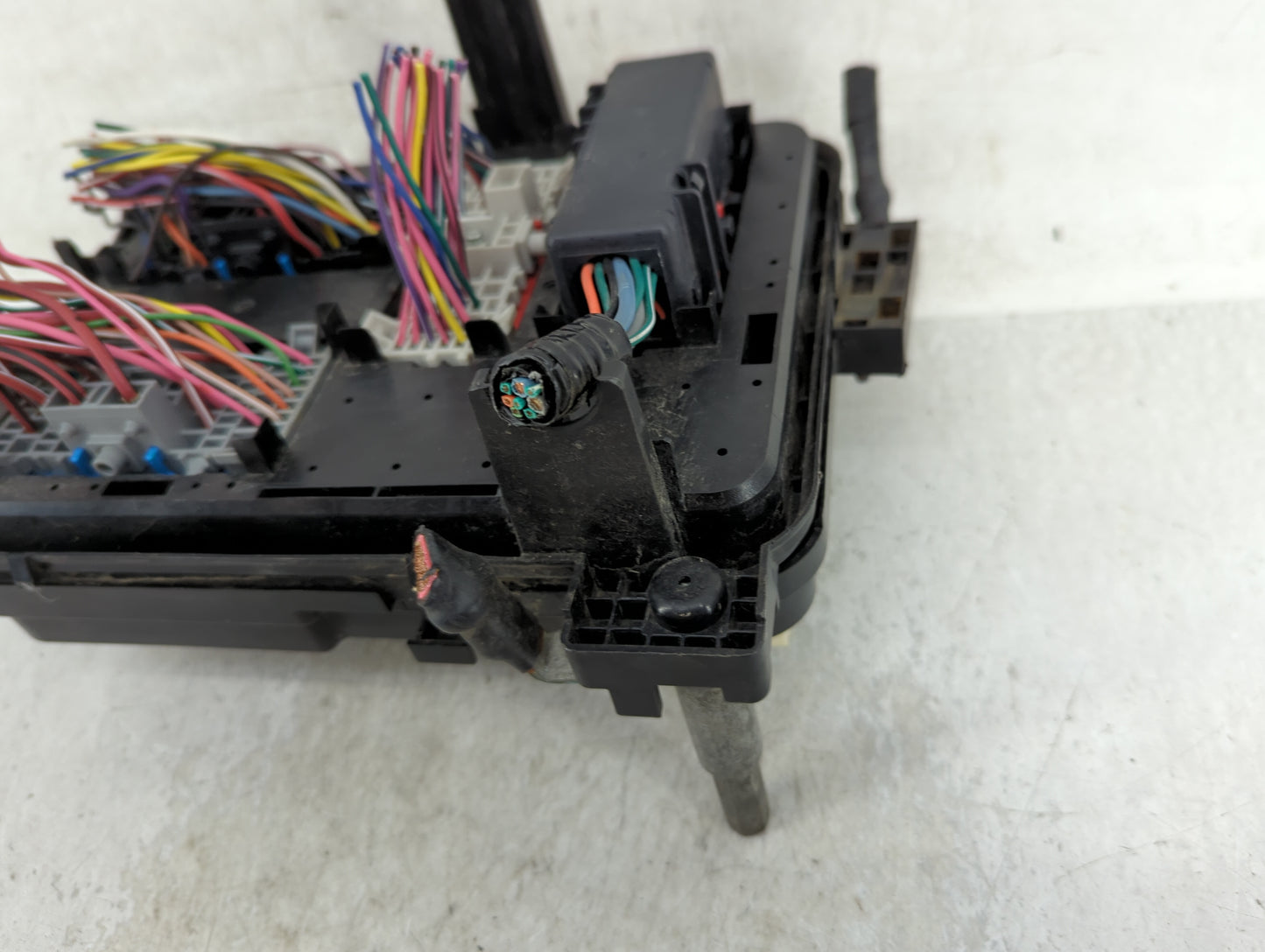 2013-2016 Chevrolet Equinox Fusebox Fuse Box Panel Relay Module P/N:22929763 Fits Fits 2013 2014 2015 2016 OEM Used Auto Par