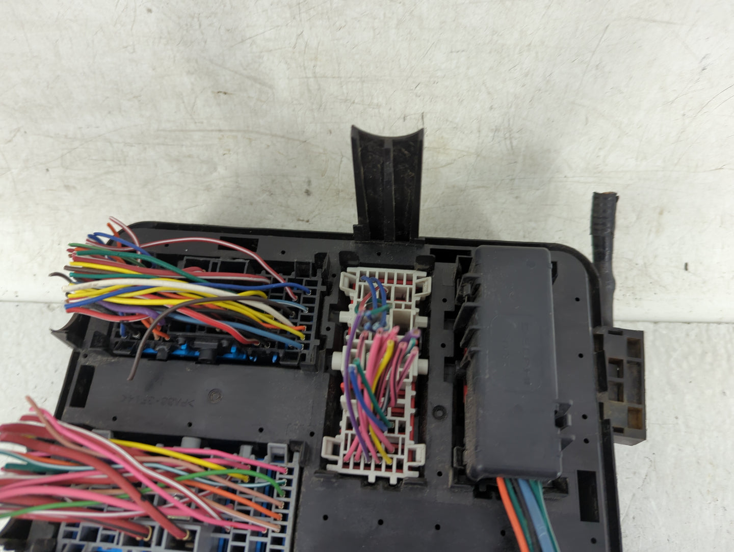 2013-2016 Chevrolet Equinox Fusebox Fuse Box Panel Relay Module P/N:22929763 Fits Fits 2013 2014 2015 2016 OEM Used Auto Par
