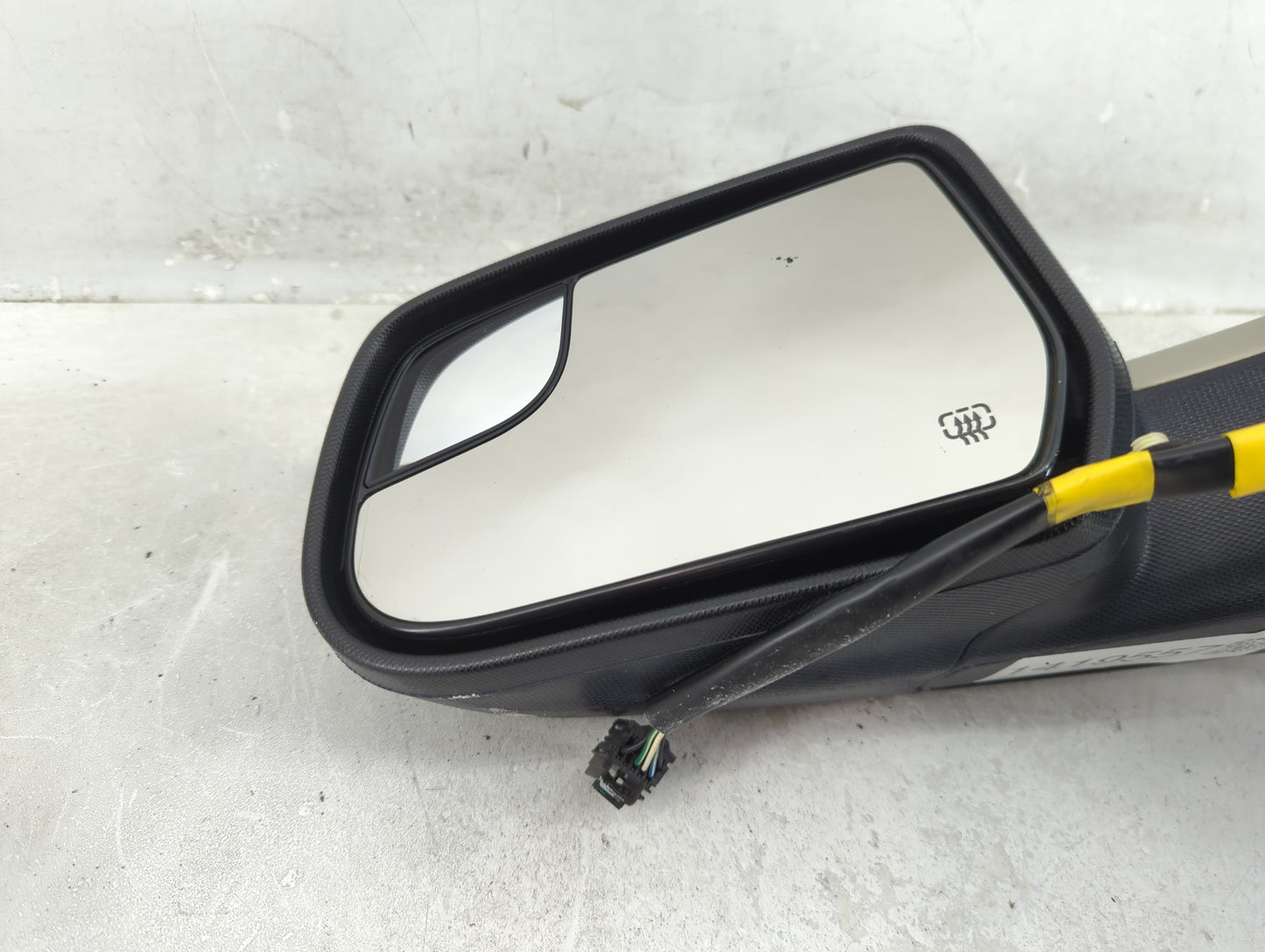 2013 Chevrolet Equinox Driver Side View Mirror - Left Door Mirror OEM Used - Oemusedautoparts1.com