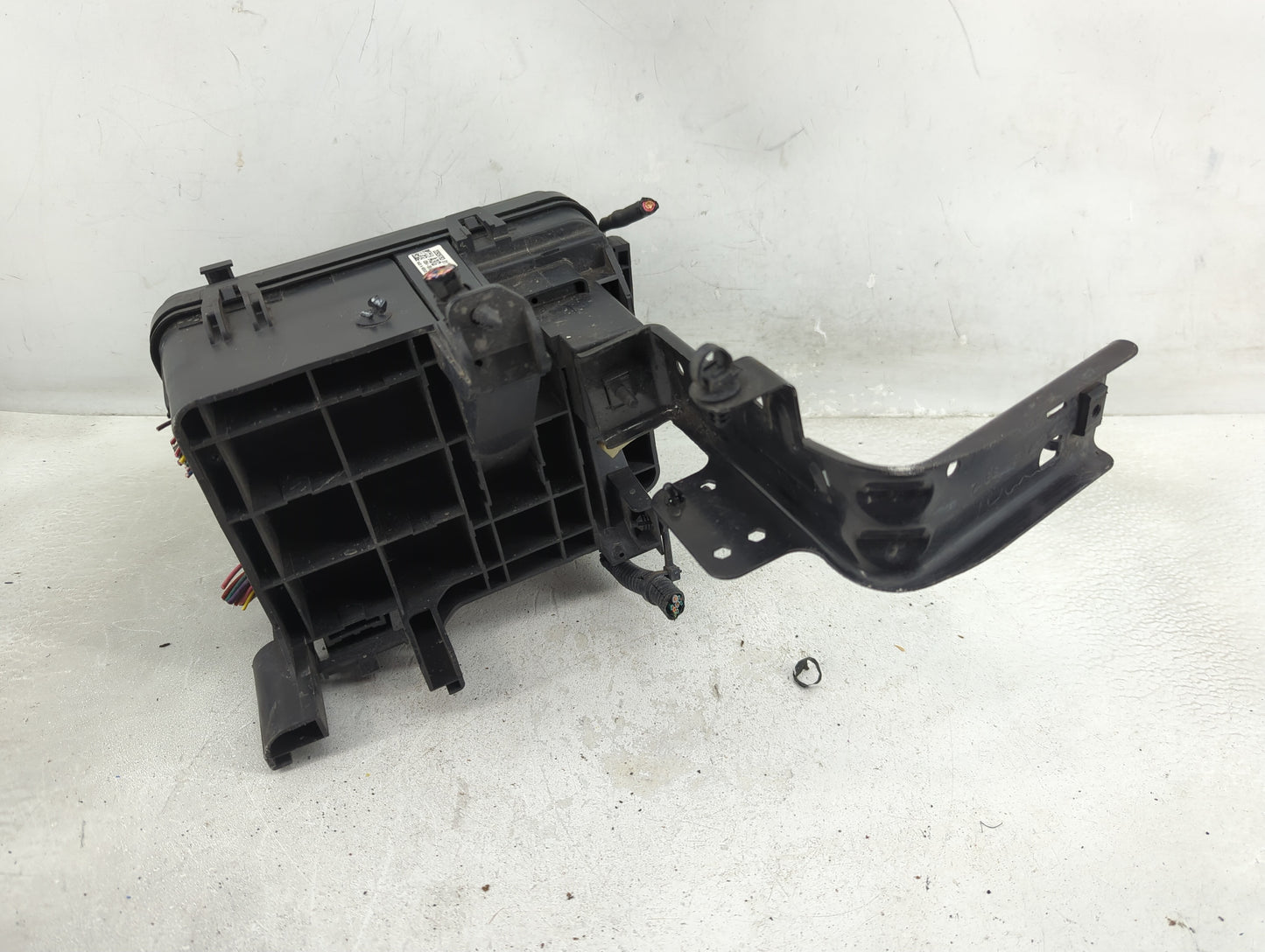 2013-2016 Chevrolet Equinox Fusebox Fuse Box Panel Relay Module P/N:22922727 Fits Fits 2013 2014 2015 2016 OEM Used Auto Par