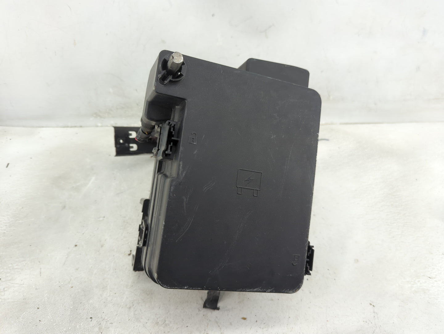 2013-2016 Chevrolet Equinox Fusebox Fuse Box Panel Relay Module P/N:22922727 Fits Fits 2013 2014 2015 2016 OEM Used Auto Par