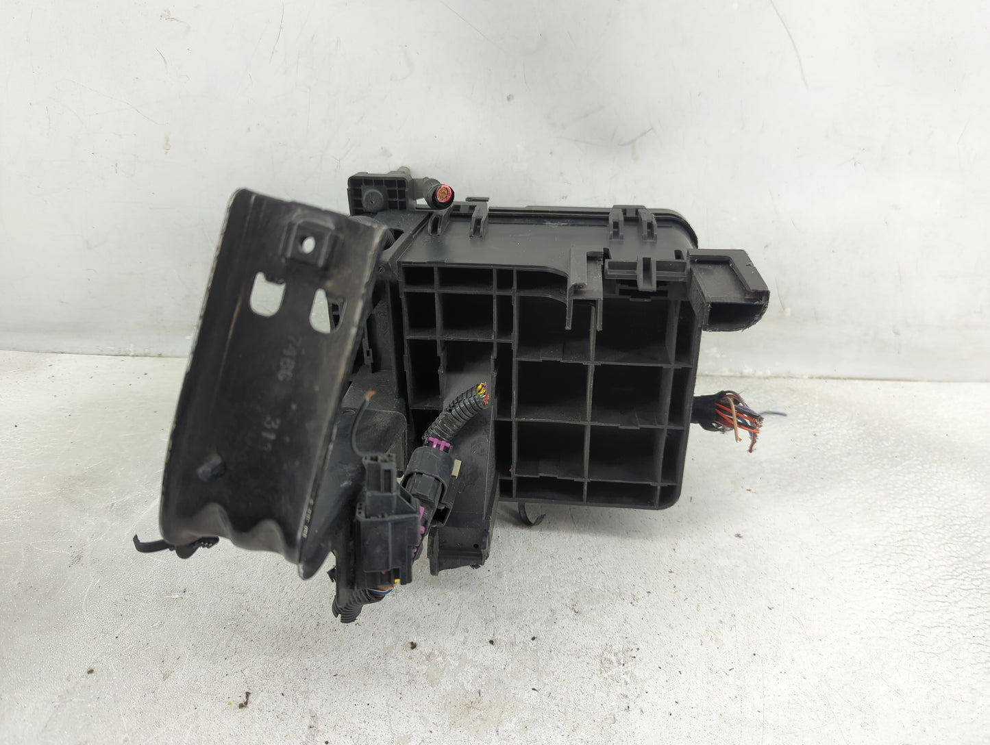 2013-2016 Chevrolet Equinox Fusebox Fuse Box Panel Relay Module P/N:22922727 Fits Fits 2013 2014 2015 2016 OEM Used Auto Par