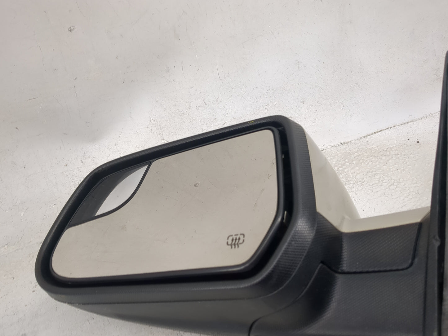 2011-2014 Chevrolet Equinox Driver Side View Mirror - Left Door Mirror OEM Used - Oemusedautoparts1.com