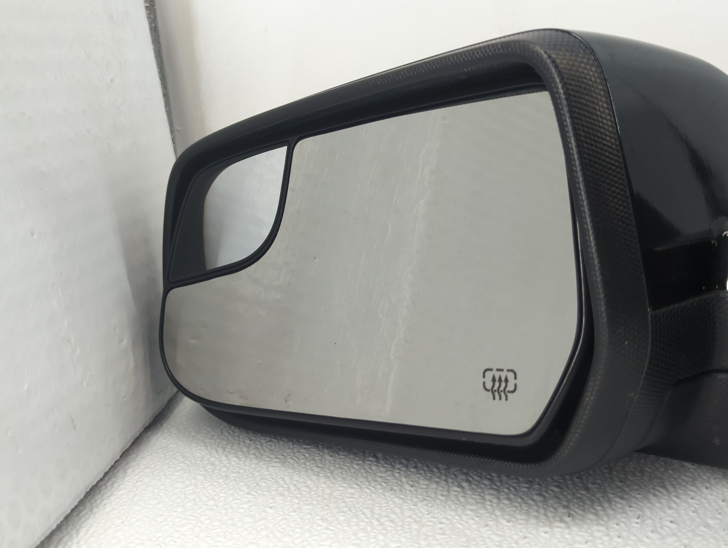 2012-2014 Chevrolet Equinox Driver Side View Mirror - Left Door Mirror OEM Used - Oemusedautoparts1.com