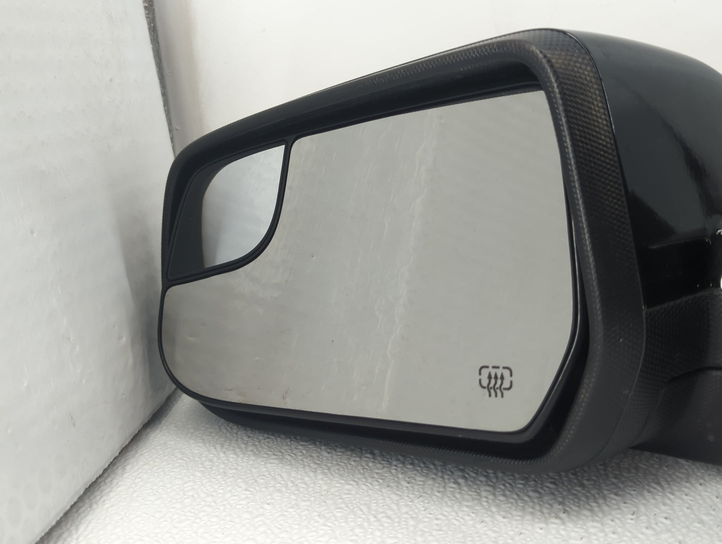 2012-2014 Chevrolet Equinox Driver Side View Mirror - Left Door Mirror OEM Used - Oemusedautoparts1.com