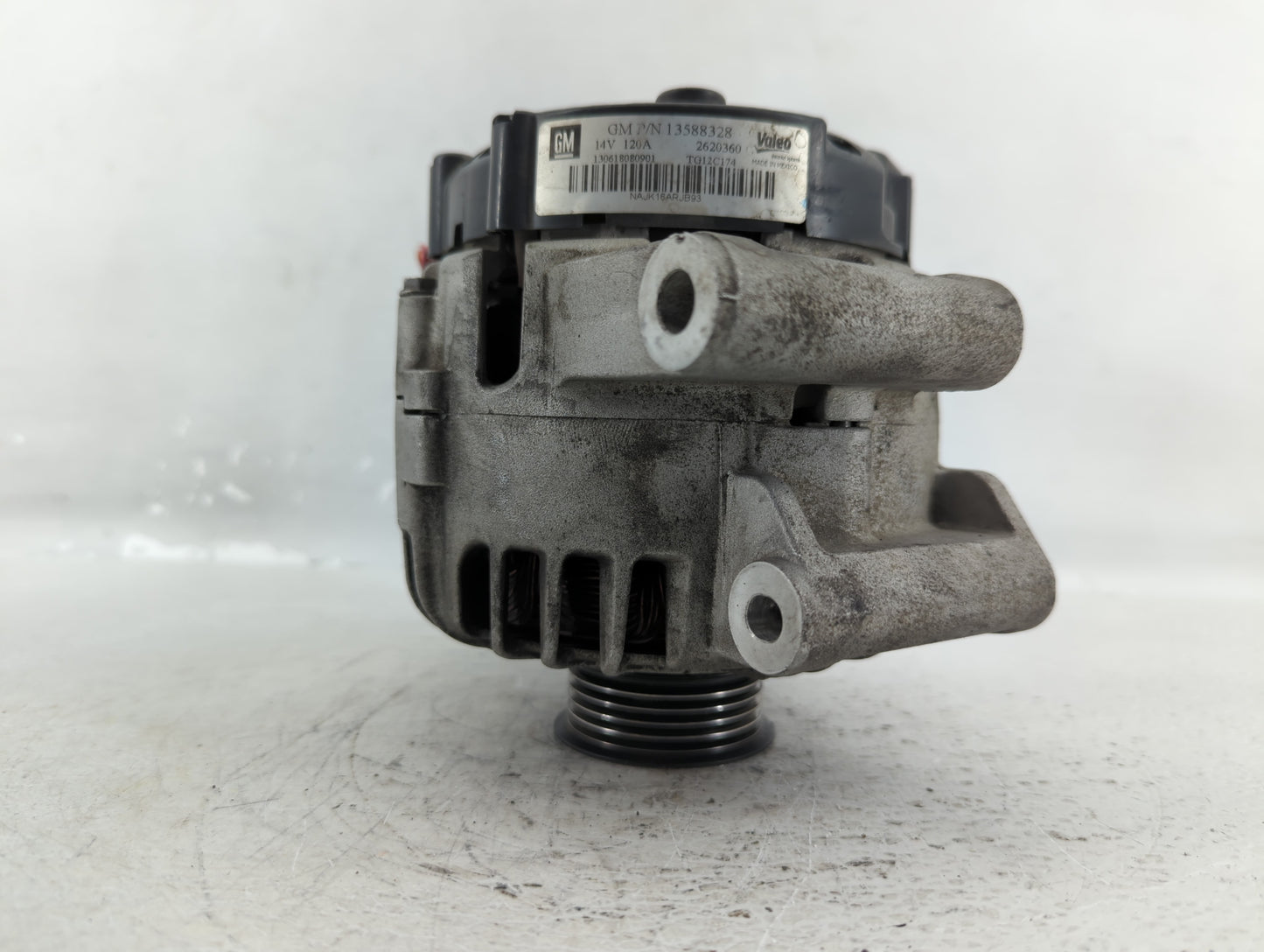 2010-2017 Chevrolet Equinox Alternator Replacement Generator Charging Assembly Engine OEM P/N:13588328 Fits OEM Used Auto Pa