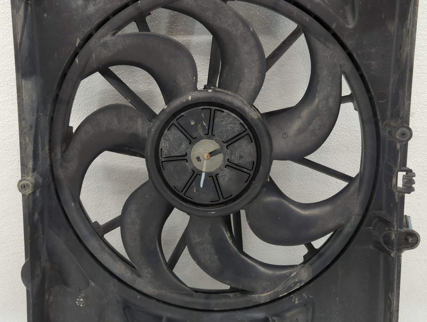 2010-2017 Chevrolet Equinox Left Radiator Fan Motor Assembly - Oemusedautoparts1.com