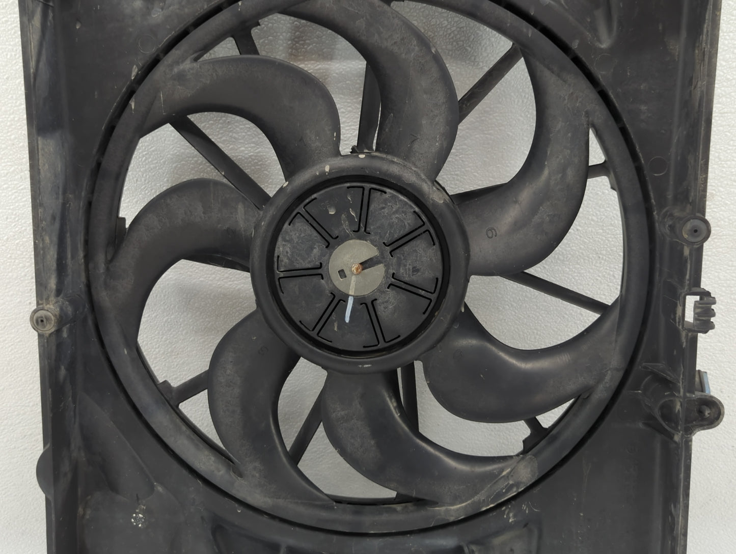 2010-2017 Chevrolet Equinox Left Radiator Fan Motor Assembly - Oemusedautoparts1.com