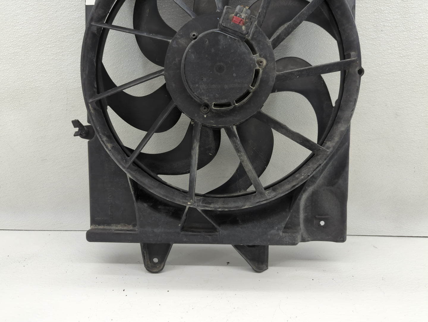 2010-2017 Chevrolet Equinox Left Radiator Fan Motor Assembly 611842 - Oemusedautoparts1.com