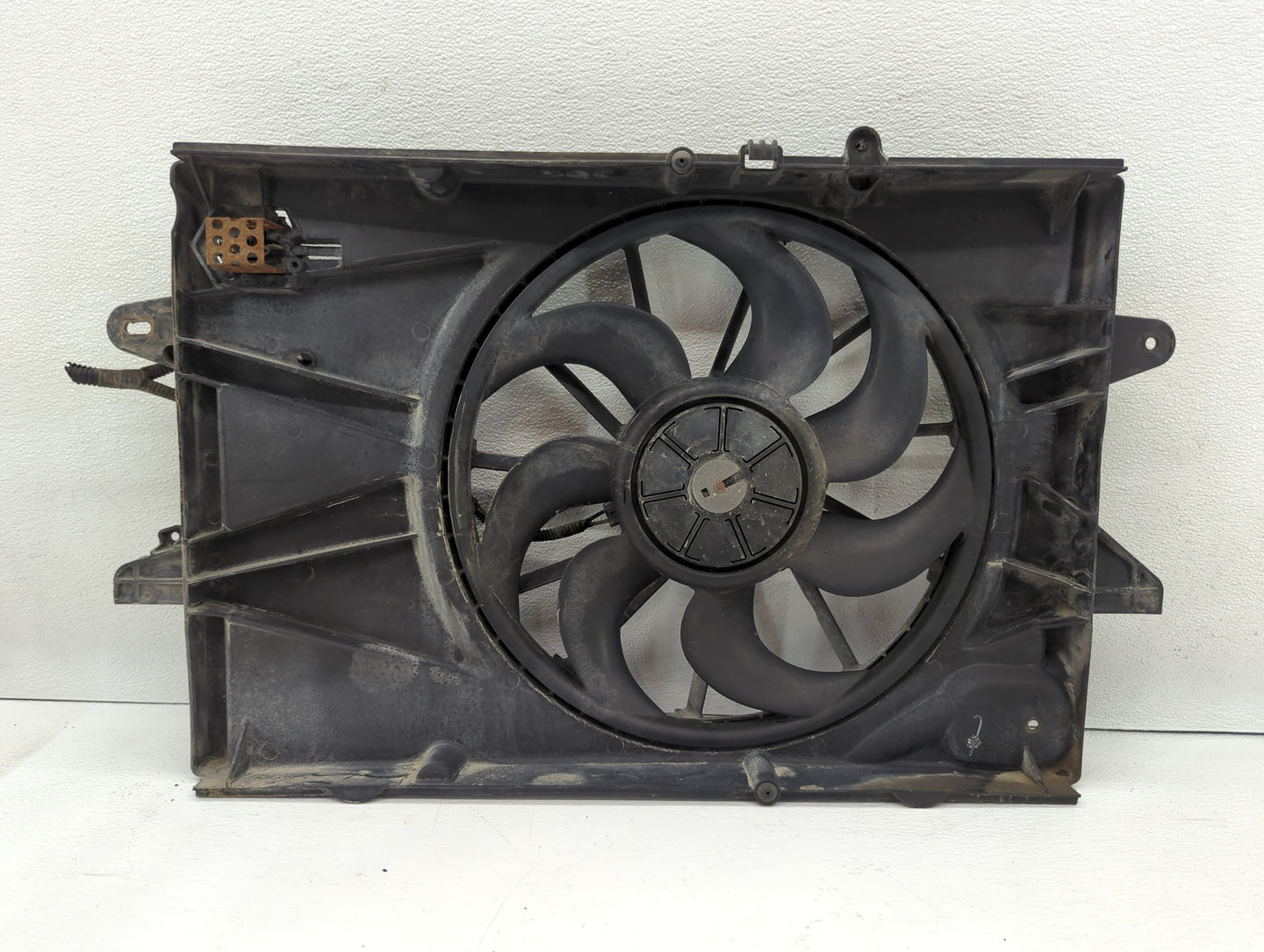 2010-2017 Chevrolet Equinox Left Radiator Fan Motor Assembly Black - Oemusedautoparts1.com