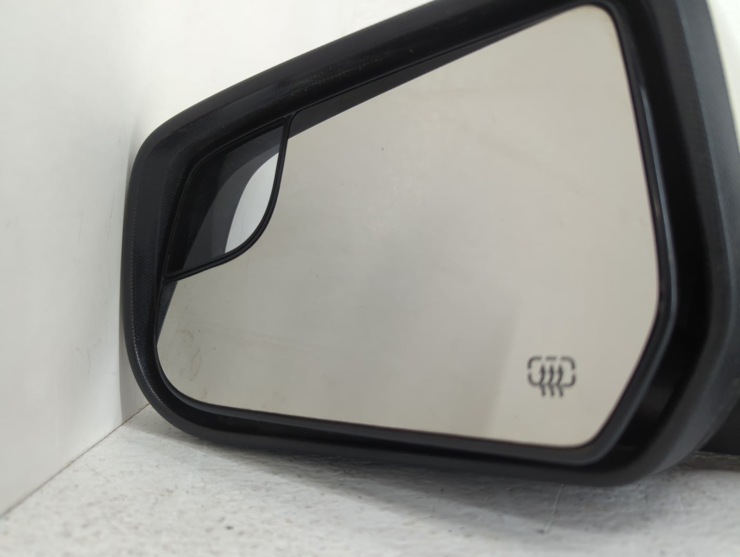 2011-2014 Chevrolet Equinox Passenger Side View Mirror - Right Door Mirror OEM Used - Oemusedautoparts1.com