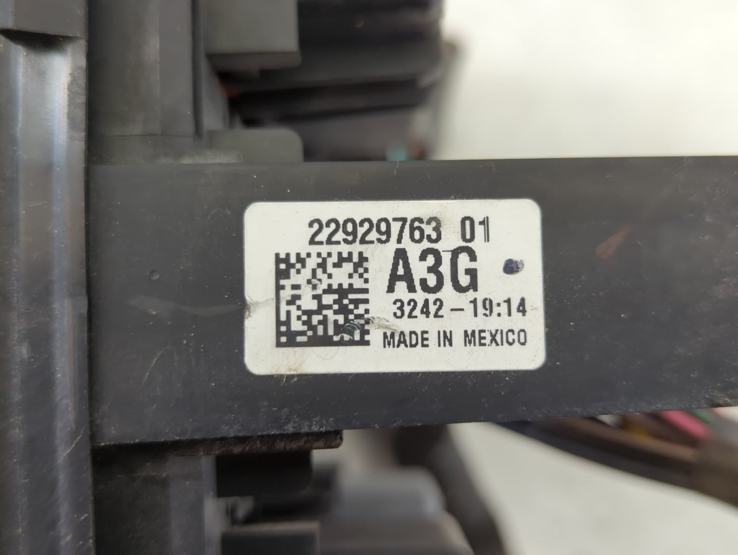 2013-2016 Chevrolet Equinox Fusebox Fuse Box Panel Relay Module P/N:22929763_01 Fits Fits 2013 2014 2015 2016 OEM Used Auto 
