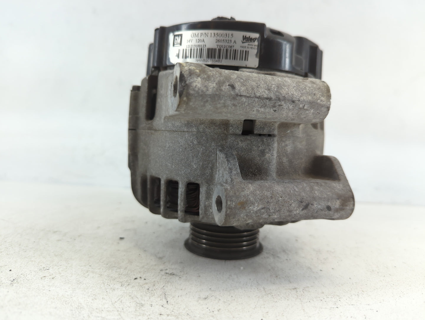 2010-2017 Chevrolet Equinox Alternator Replacement Generator Charging Assembly Engine OEM P/N:13500315 Fits OEM Used Auto Pa