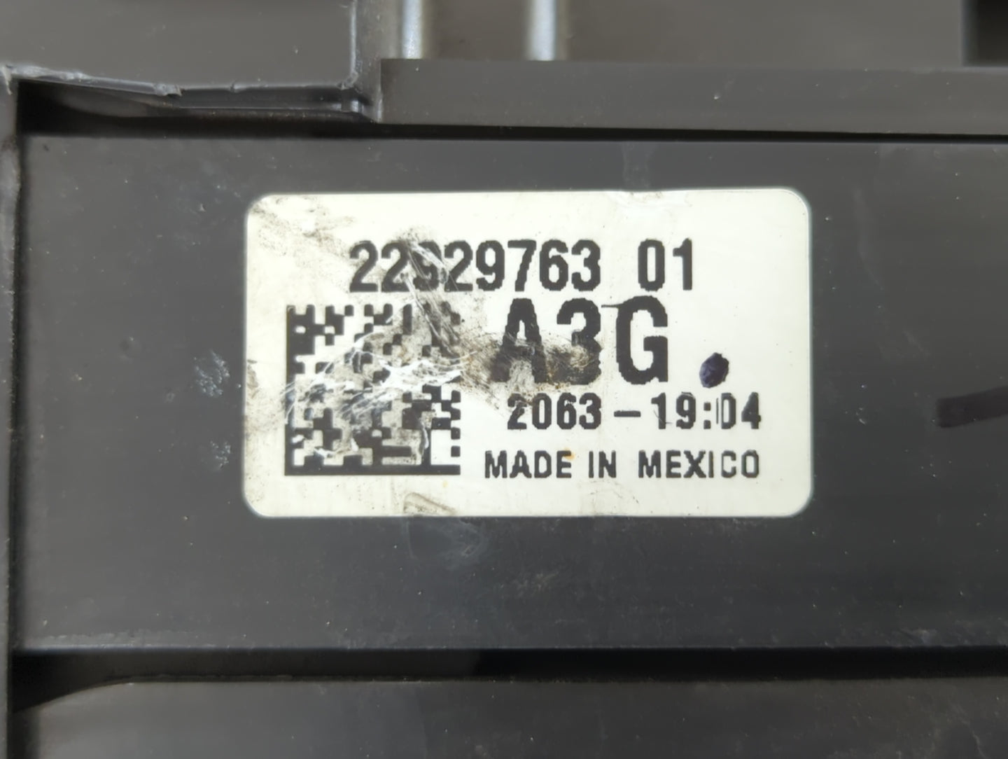 2013-2016 Chevrolet Equinox Fusebox Fuse Box Panel Relay Module P/N:22929763_01 Fits Fits 2013 2014 2015 2016 OEM Used Auto 