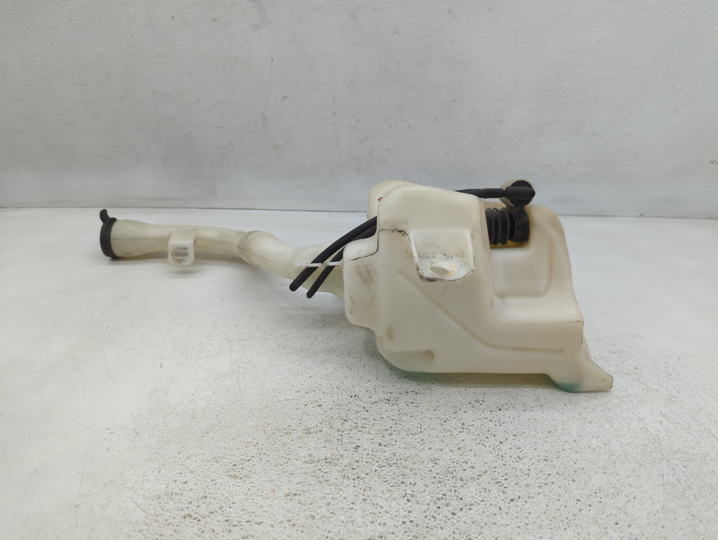 2010-2017 Chevrolet Equinox Windshield Washer Fluid Reservoir Bottle Oem - Oemusedautoparts1.com