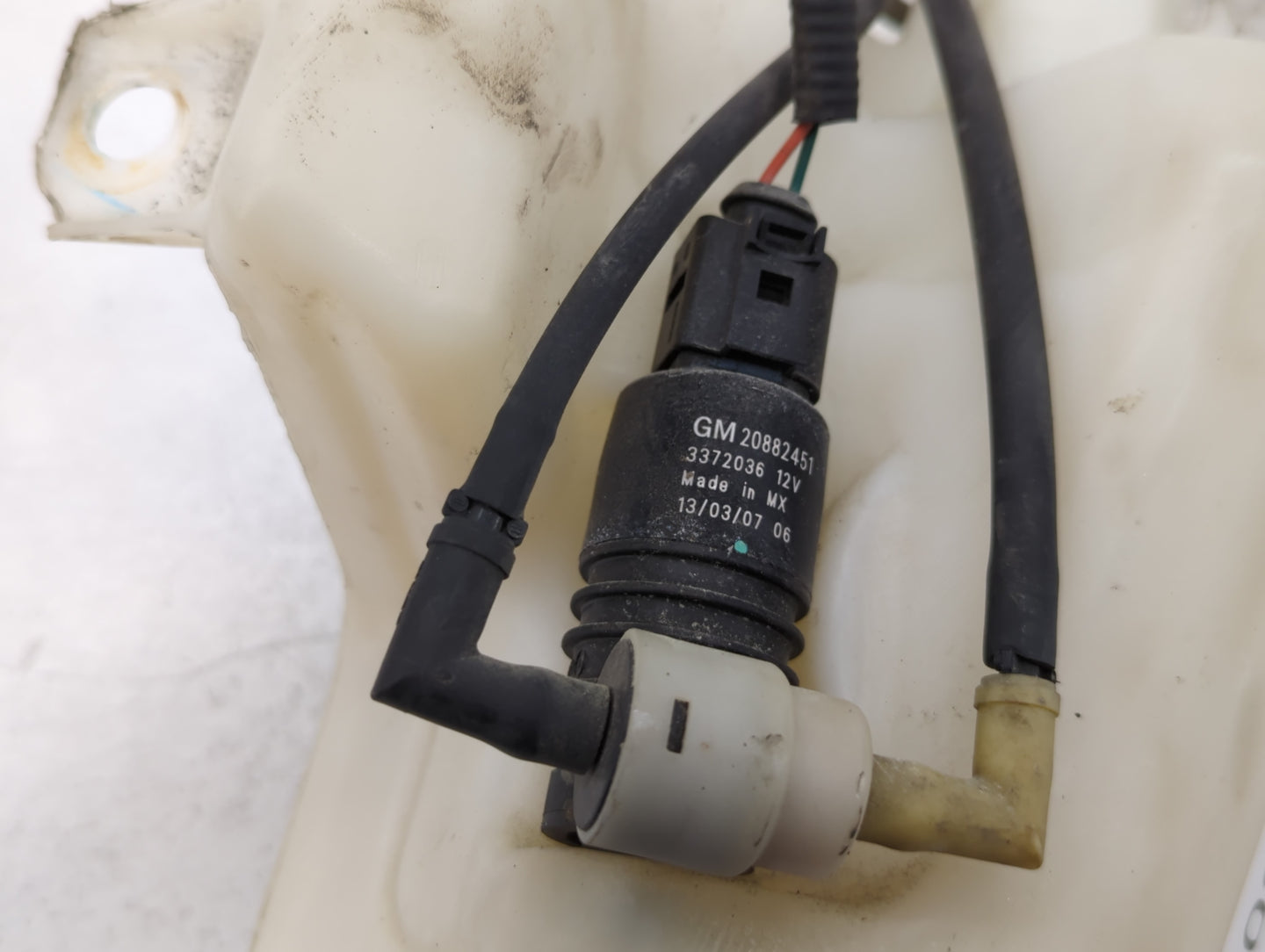 2010-2017 Chevrolet Equinox Windshield Washer Fluid Reservoir Bottle Oem - Oemusedautoparts1.com