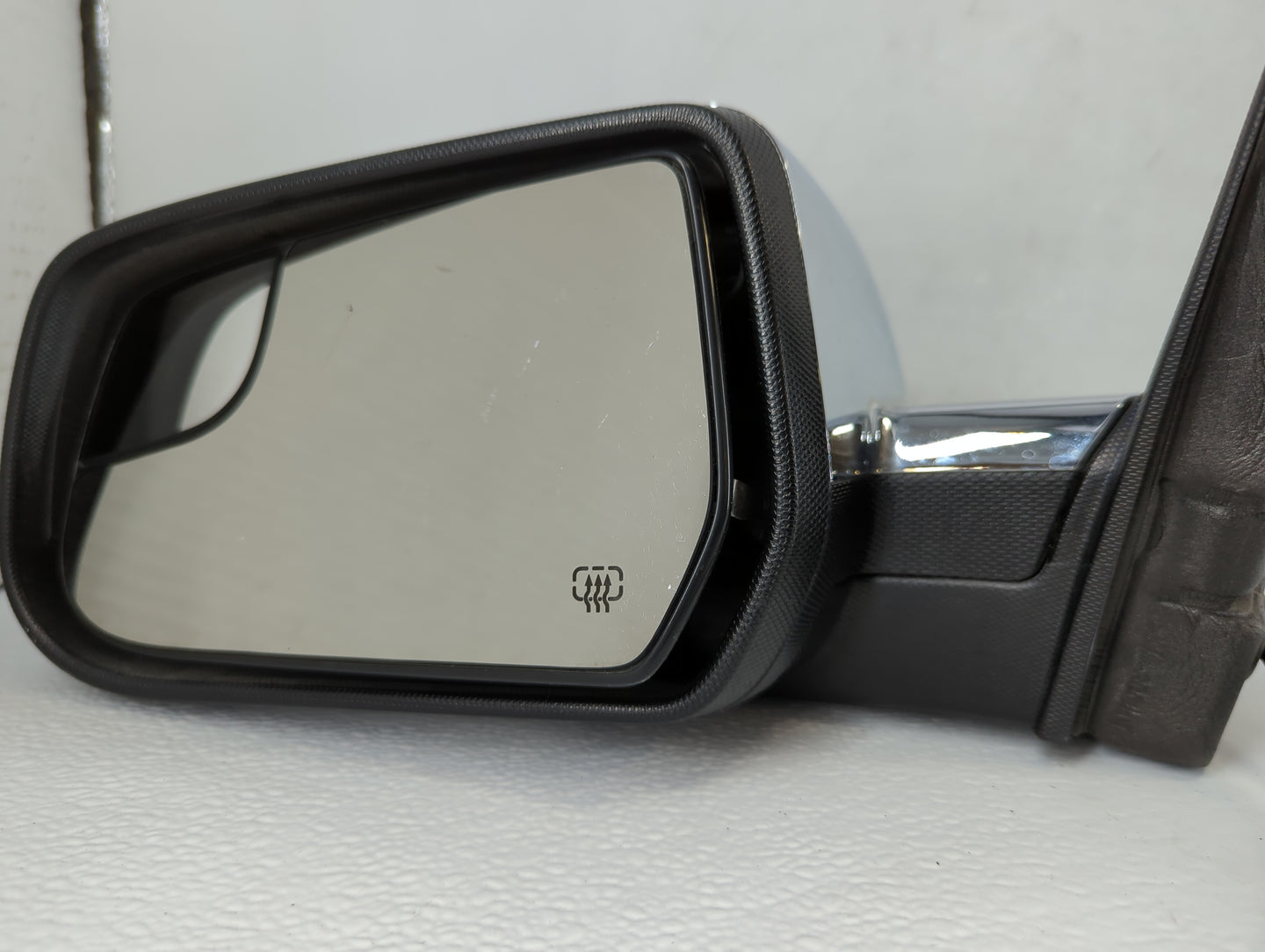 2011-2013 Chevrolet Equinox Driver Side View Mirror - Left Door Mirror OEM Used - Oemusedautoparts1.com