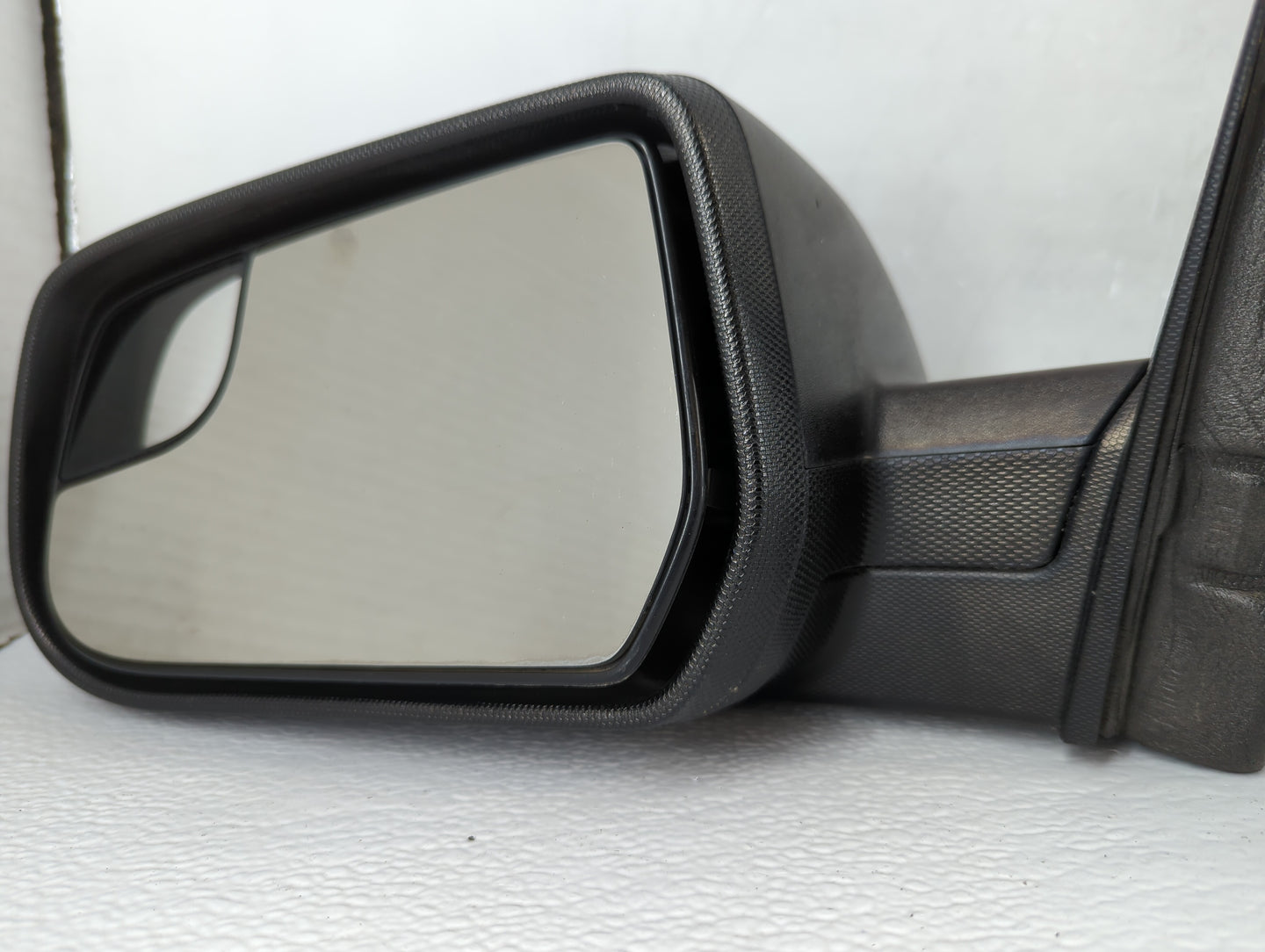 2012-2014 Chevrolet Equinox Driver Side View Mirror - Left Door Mirror OEM Used - Oemusedautoparts1.com