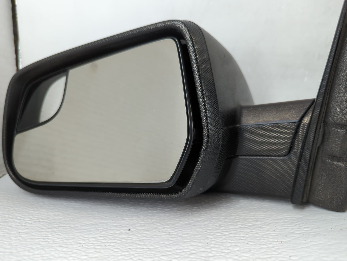 2012-2014 Chevrolet Equinox Driver Side View Mirror - Left Door Mirror OEM Used - Oemusedautoparts1.com