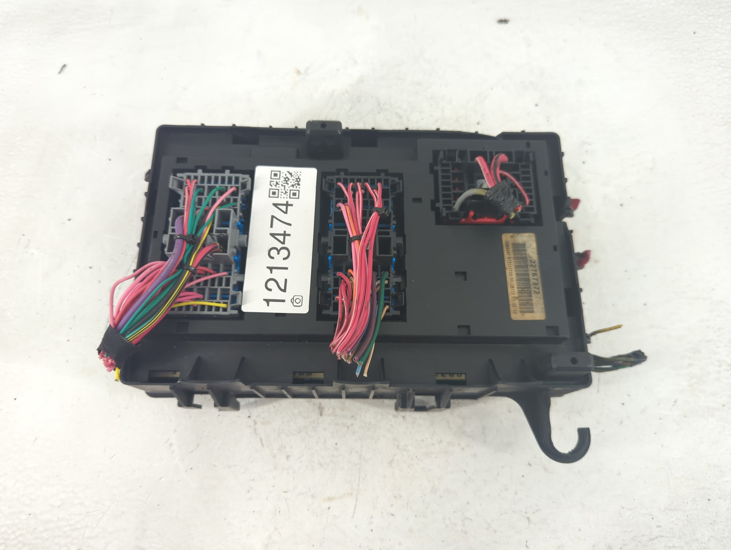 2013-2014 Chevrolet Express 1500 Fusebox Fuse Box Panel Relay Module P/N:22767372 Fits Fits 2013 2014 2015 2016 OEM Used Aut