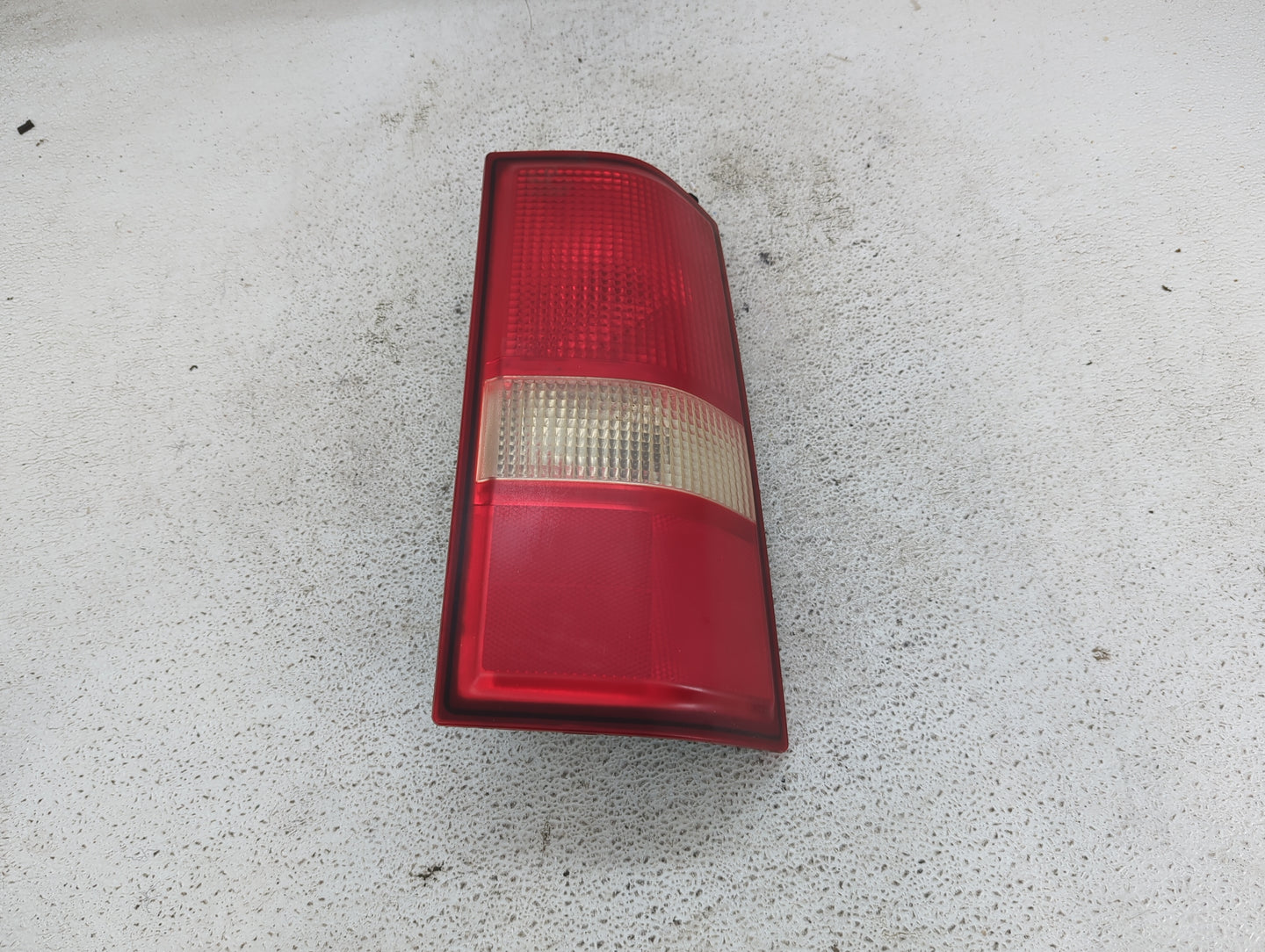 2003-2021 Chevrolet Express 2500 Tail Light Assembly Passenger Right OEM P/N:20989661 Fits OEM Used Auto Parts - Oemusedauto
