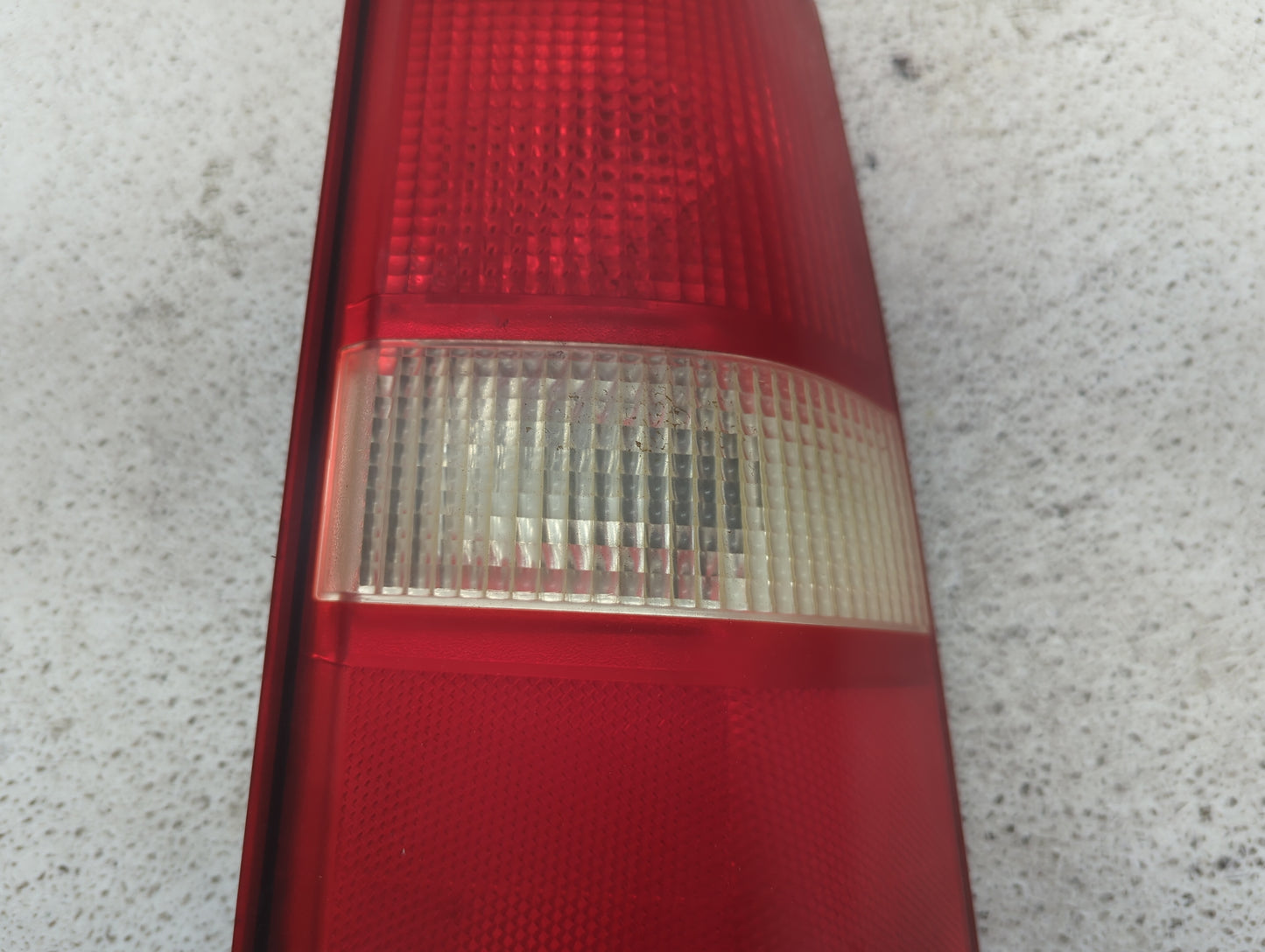 2003-2021 Chevrolet Express 2500 Tail Light Assembly Passenger Right OEM P/N:20989661 Fits OEM Used Auto Parts - Oemusedauto