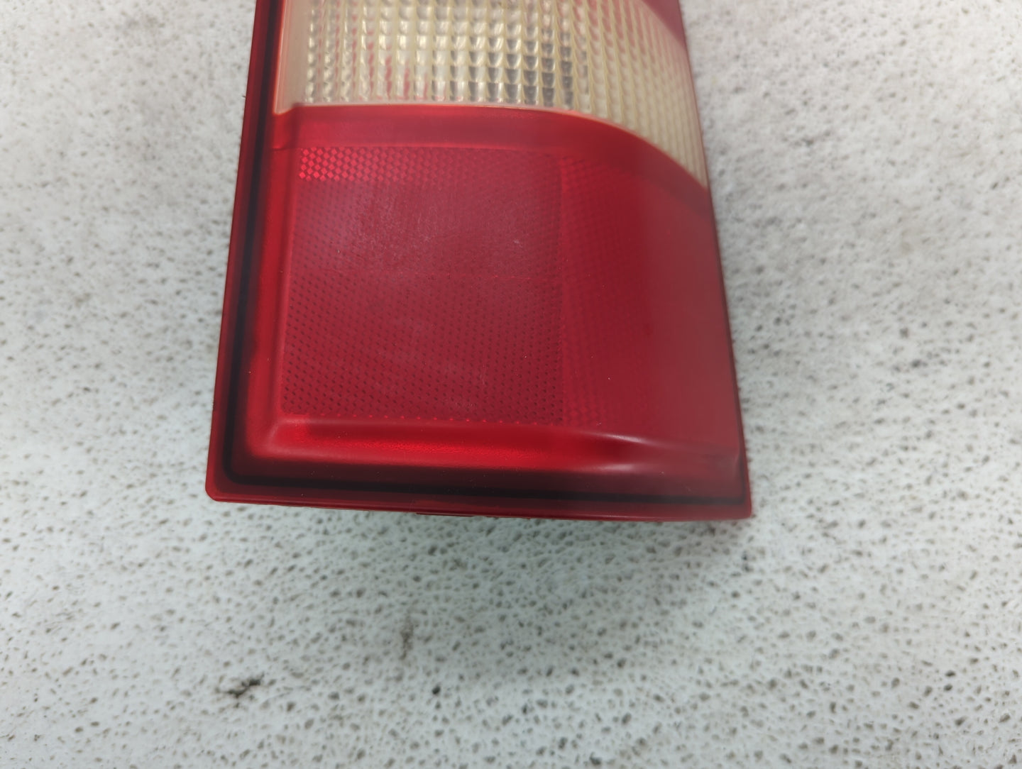 2003-2021 Chevrolet Express 2500 Tail Light Assembly Passenger Right OEM P/N:20989661 Fits OEM Used Auto Parts - Oemusedauto