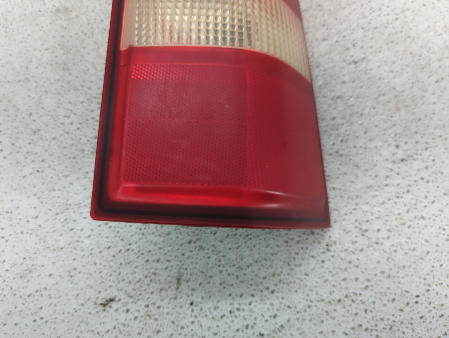 2003-2021 Chevrolet Express 2500 Tail Light Assembly Passenger Right OEM P/N:20989661 Fits OEM Used Auto Parts - Oemusedauto