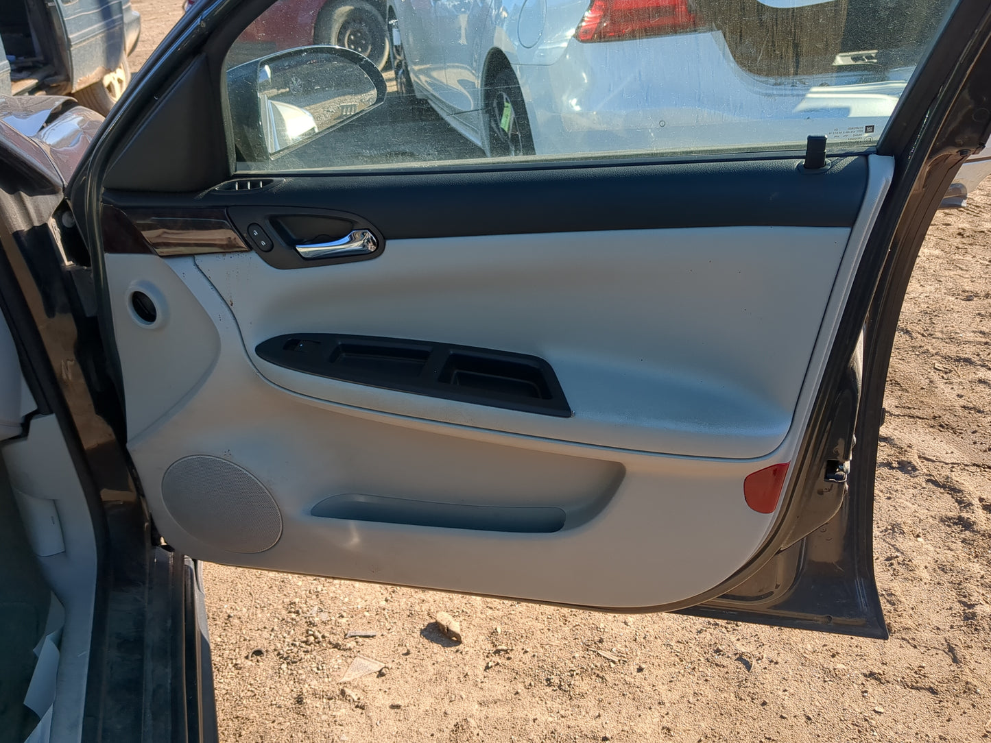 2013 Chevrolet Impala Front Right Passenger Interior Door Panel Trim 1240038 - Oemusedautoparts1.com