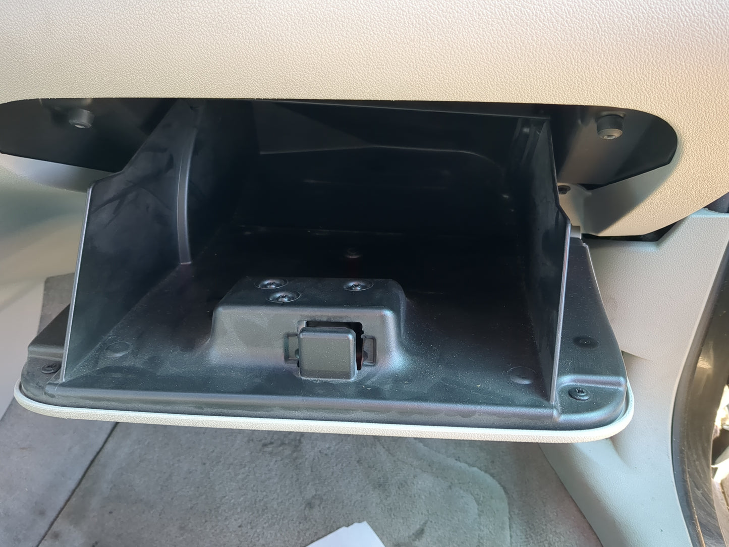 2013 Chevrolet Impala Passenger Glove Box Door Storage Compartment 1240080 - Oemusedautoparts1.com