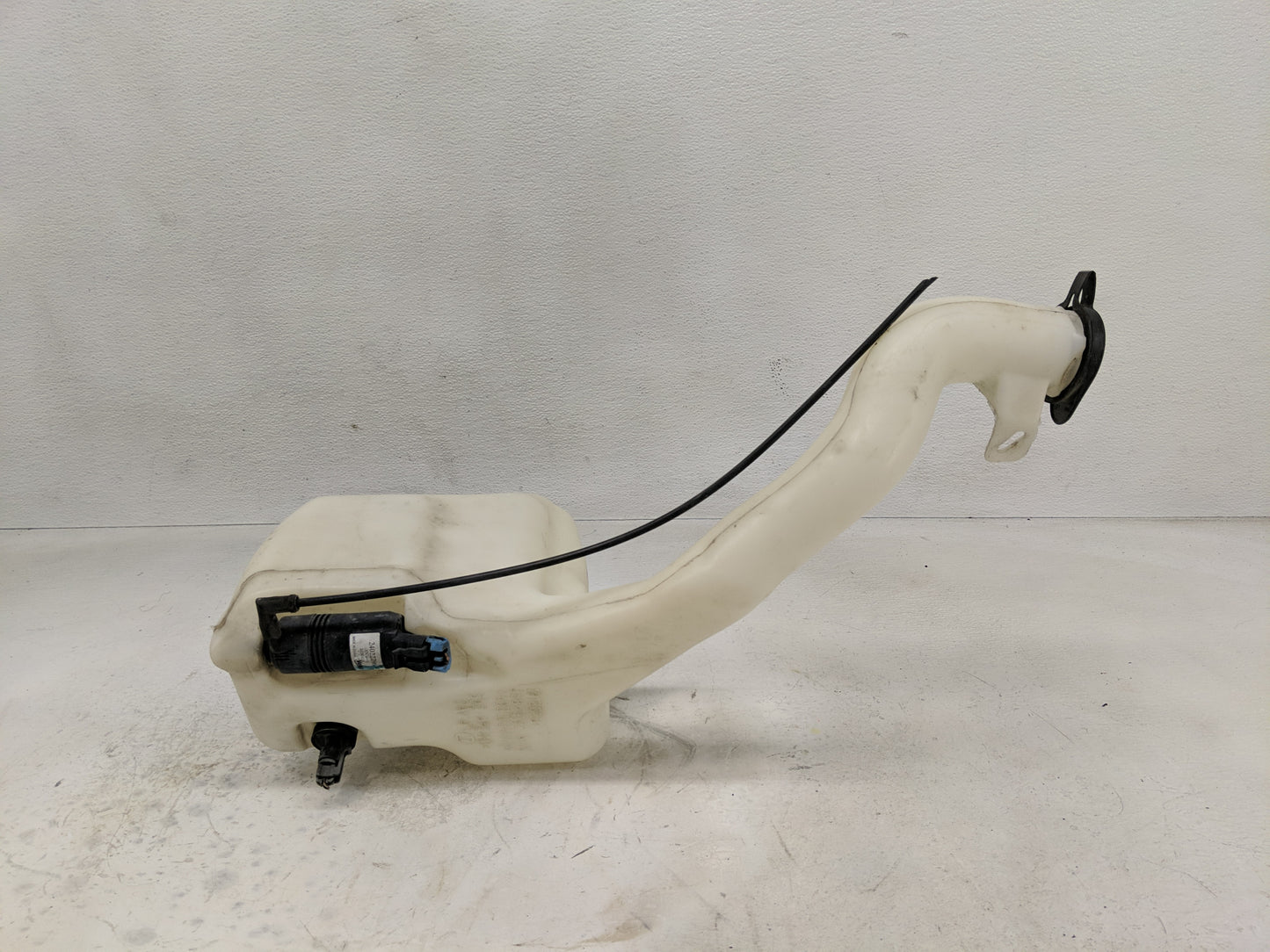 2006-2016 Chevrolet Impala Windshield Washer Fluid Reservoir Bottle Oem - Oemusedautoparts1.com
