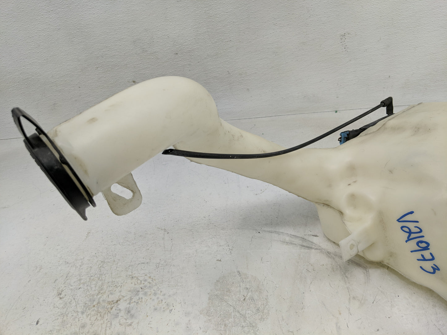 2006-2016 Chevrolet Impala Windshield Washer Fluid Reservoir Bottle Oem - Oemusedautoparts1.com