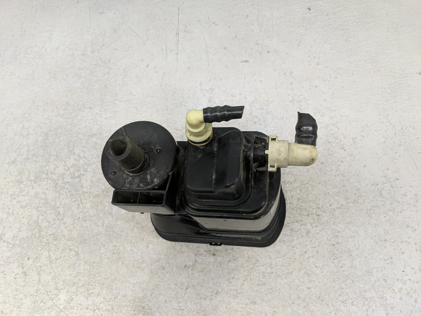 2013 Chevrolet Impala Fuel Vapor Charcoal Canister 1261102 - Oemusedautoparts1.com