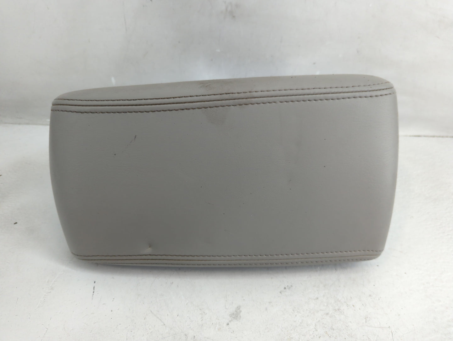 2013 Chevrolet Impala Center Console Armrest Cover Lid P/N:1878851-311N Fits OEM Used Auto Parts - Oemusedautoparts1.com