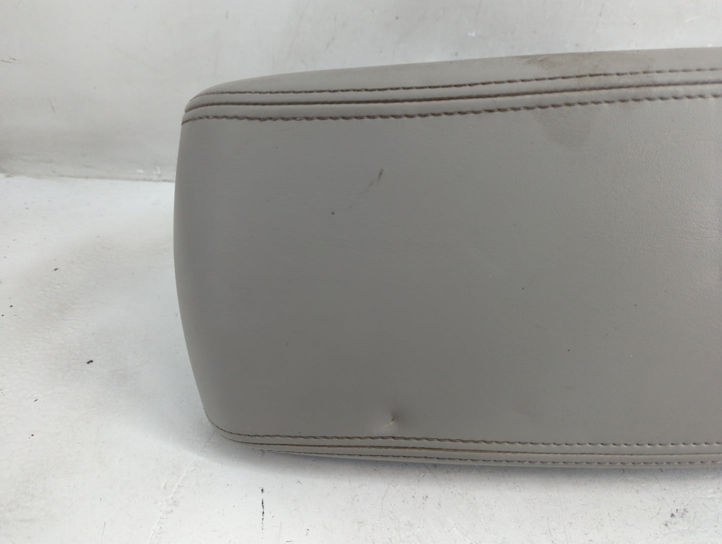2013 Chevrolet Impala Center Console Armrest Cover Lid P/N:1878851-311N Fits OEM Used Auto Parts - Oemusedautoparts1.com