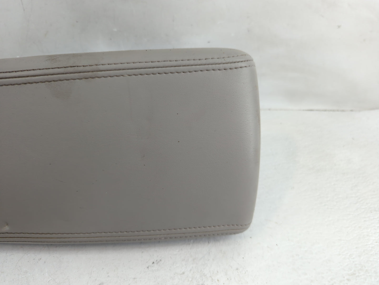 2013 Chevrolet Impala Center Console Armrest Cover Lid P/N:1878851-311N Fits OEM Used Auto Parts - Oemusedautoparts1.com
