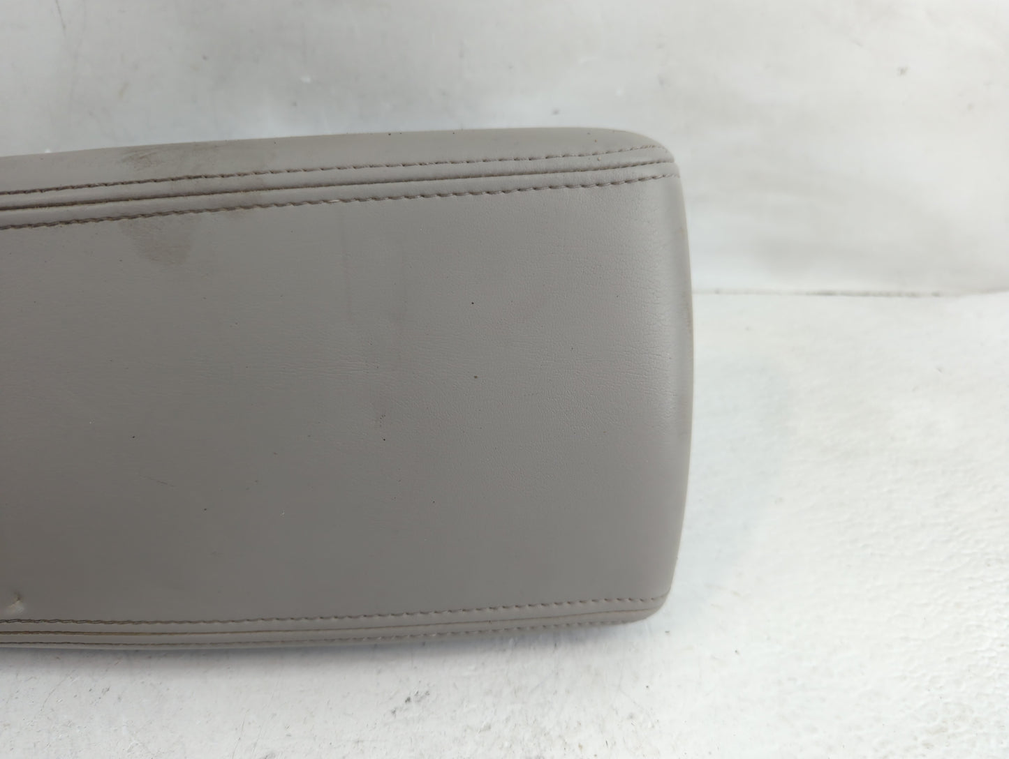 2013 Chevrolet Impala Center Console Armrest Cover Lid P/N:1878851-311N Fits OEM Used Auto Parts - Oemusedautoparts1.com