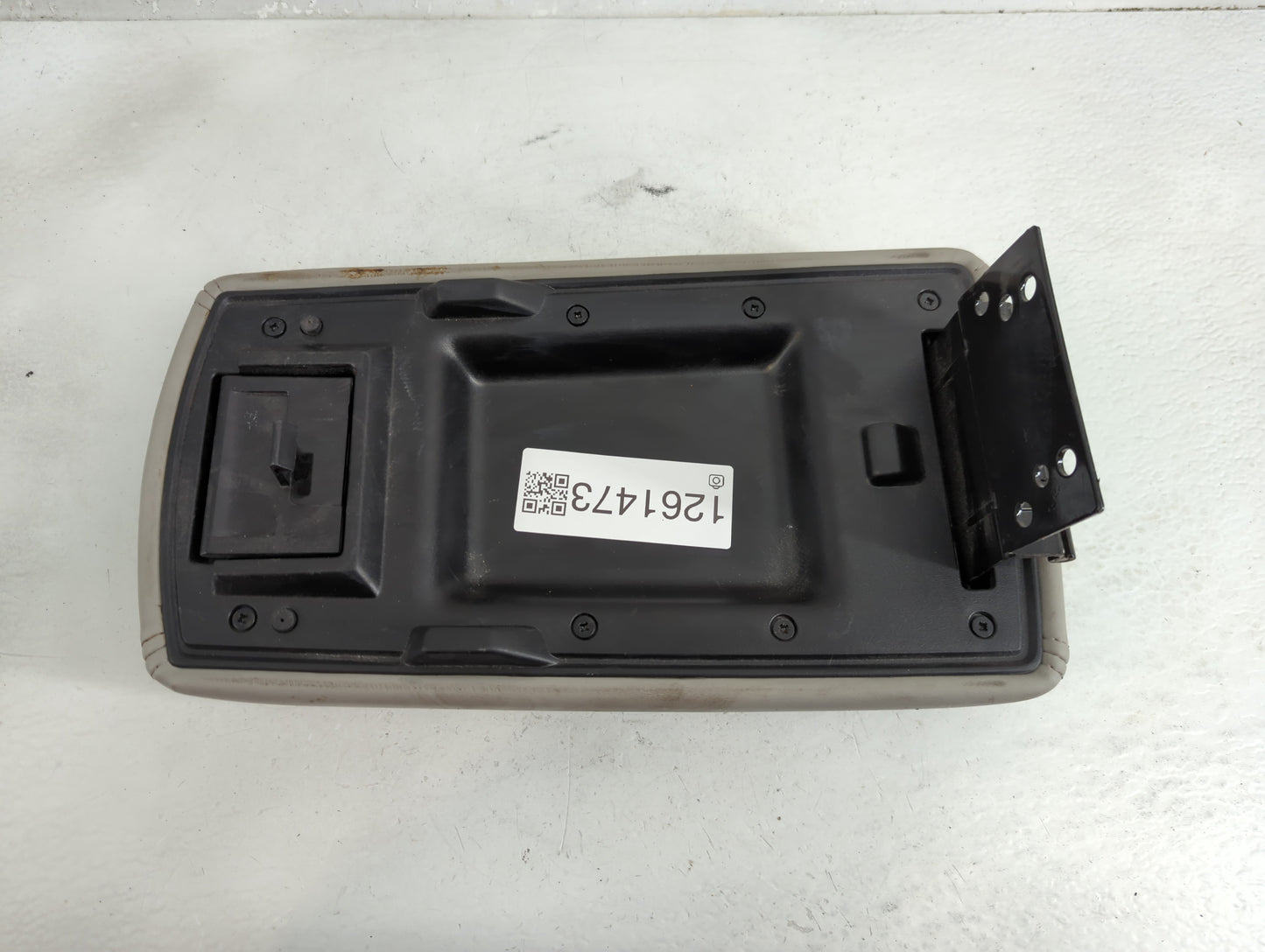 2013 Chevrolet Impala Center Console Armrest Cover Lid P/N:1878851-311N Fits OEM Used Auto Parts - Oemusedautoparts1.com