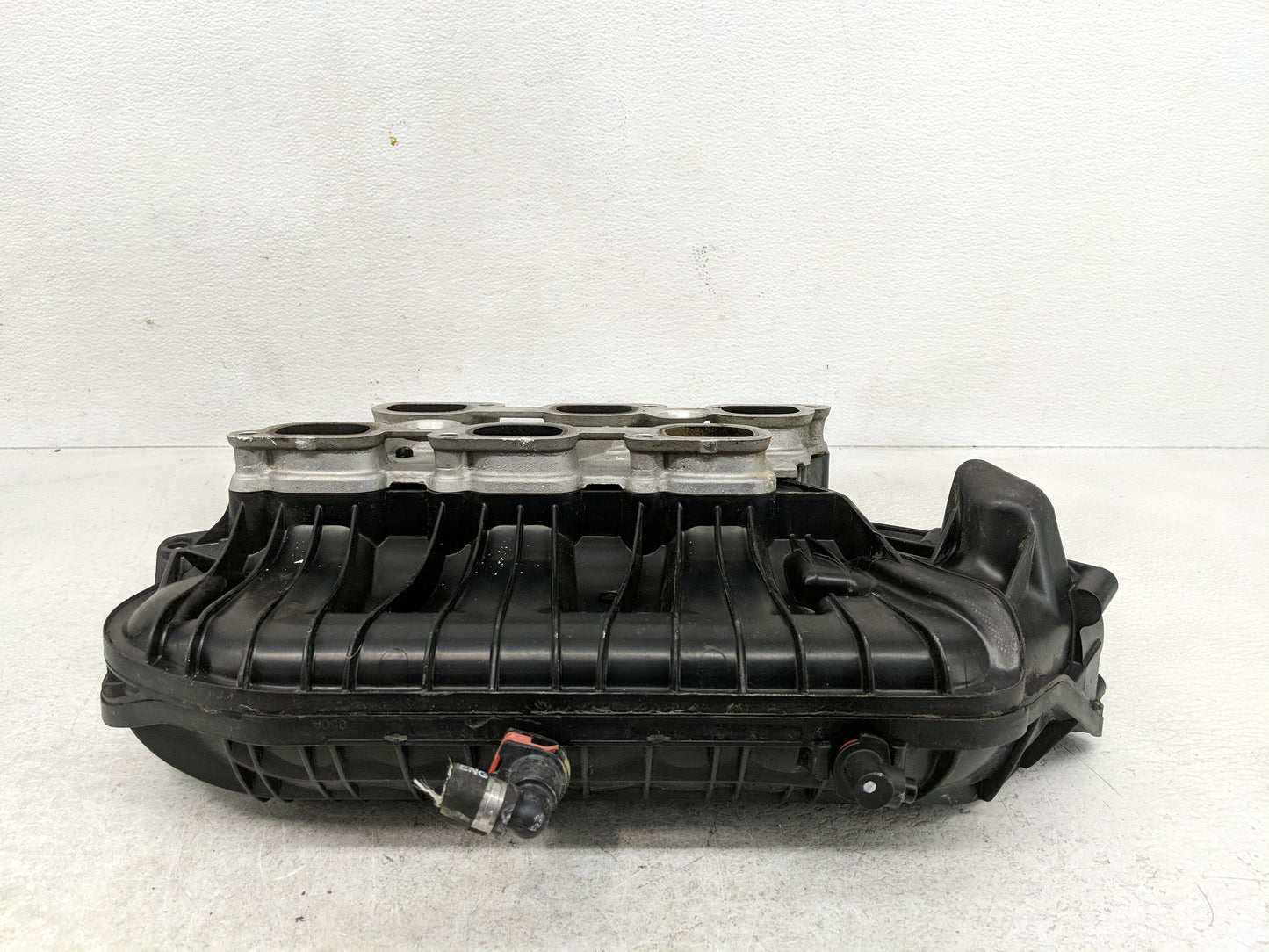2012-2016 Chevrolet Impala Air Intake Manifold P/N:12650121 Fits Fits 2012 2013 2014 2015 2016 OEM Used Auto Parts - Oemused
