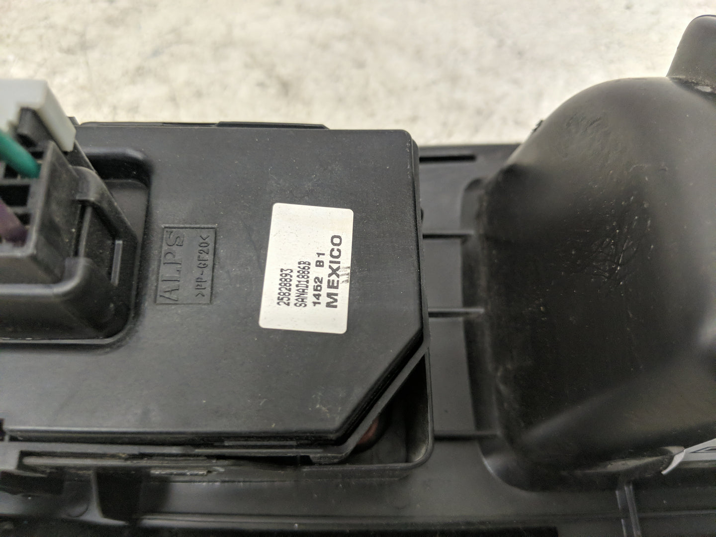 2009-2016 Chevrolet Impala Master Power Window Switch Replacement Driver Side Left P/N:25828893 Fits OEM Used Auto Parts - O