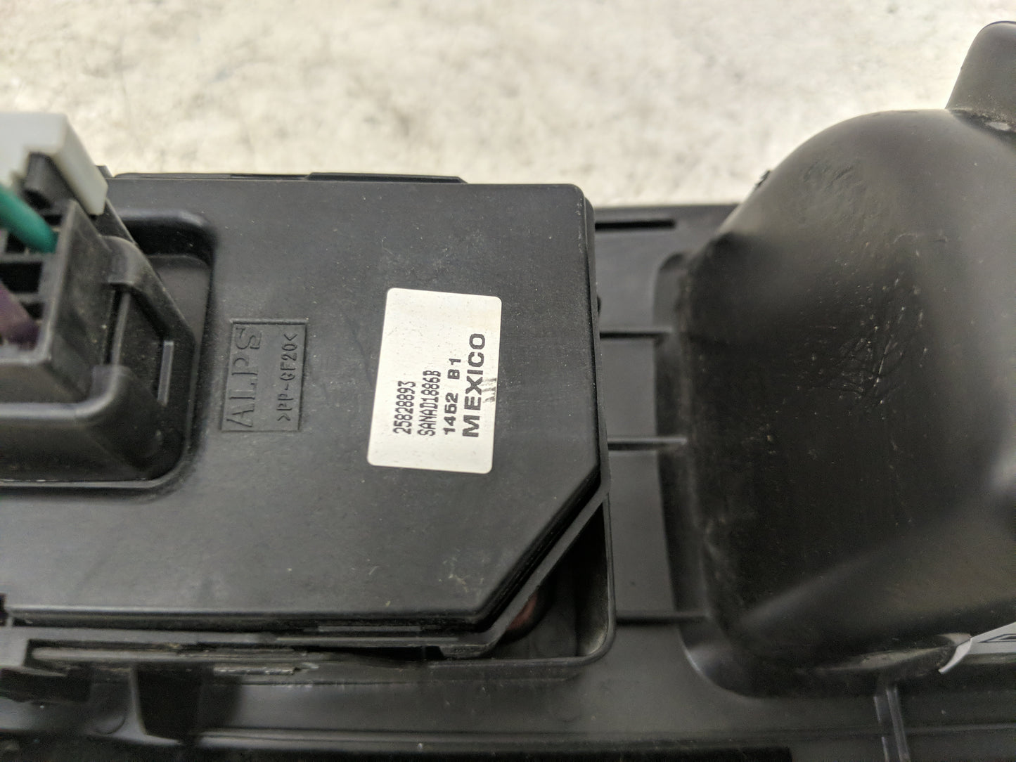 2009-2016 Chevrolet Impala Master Power Window Switch Replacement Driver Side Left P/N:25828893 Fits OEM Used Auto Parts - O