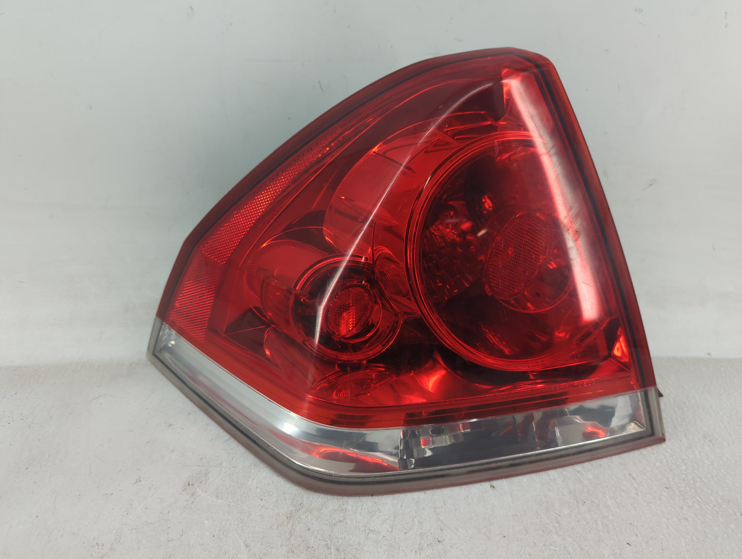 2006-2016 Chevrolet Impala Tail Light Assembly Driver Left OEM P/N:320087 Fits OEM Used Auto Parts - Oemusedautoparts1.com