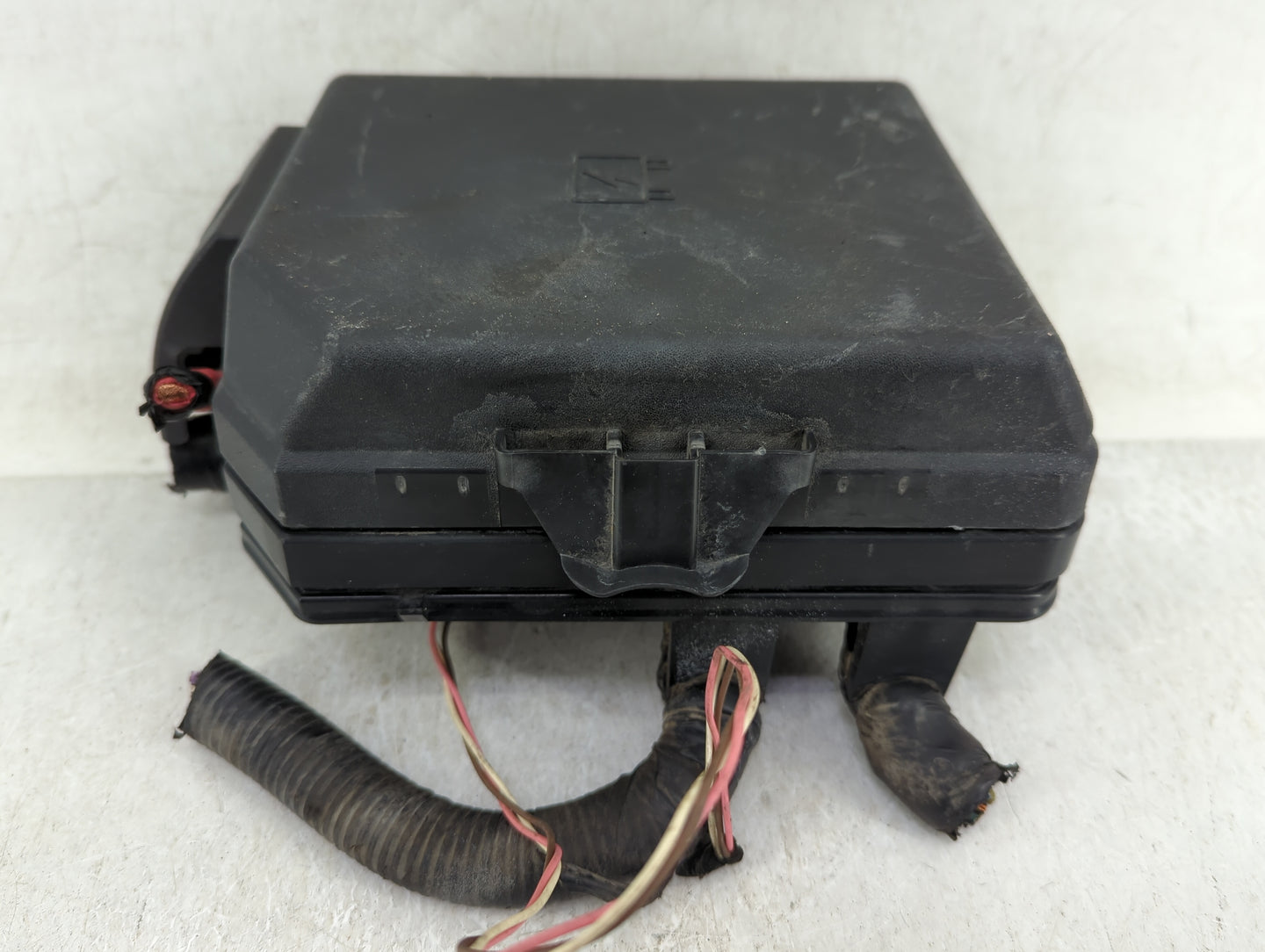 2012-2016 Chevrolet Impala Fusebox Fuse Box Panel Relay Module Fits Fits 2012 2013 2014 2015 2016 OEM Used Auto Parts - Oemu