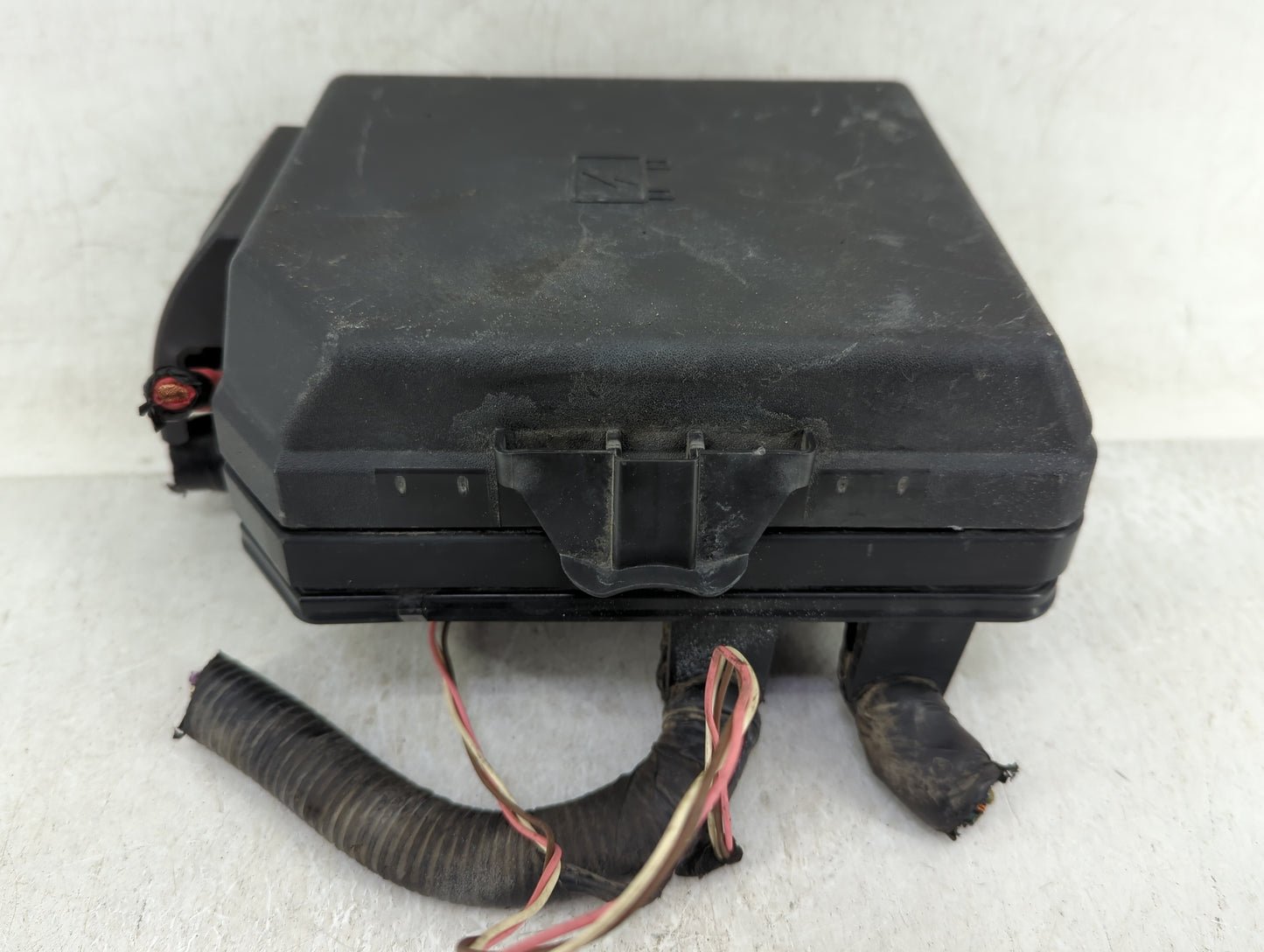 2012-2016 Chevrolet Impala Fusebox Fuse Box Panel Relay Module Fits Fits 2012 2013 2014 2015 2016 OEM Used Auto Parts - Oemu