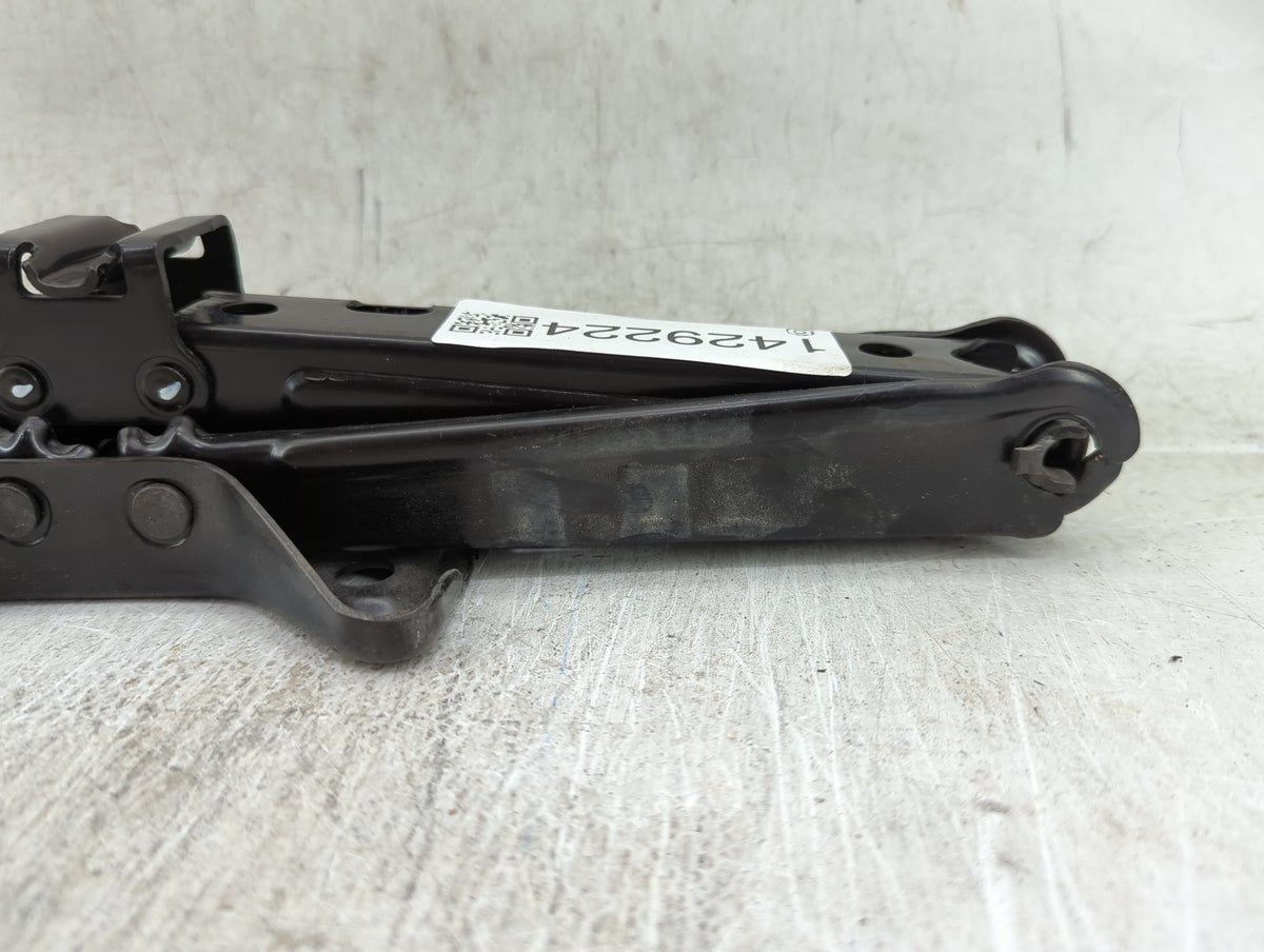 2013 Chevrolet Impala Spare Scissor Car Jack 1429224 - Oemusedautoparts1.com
