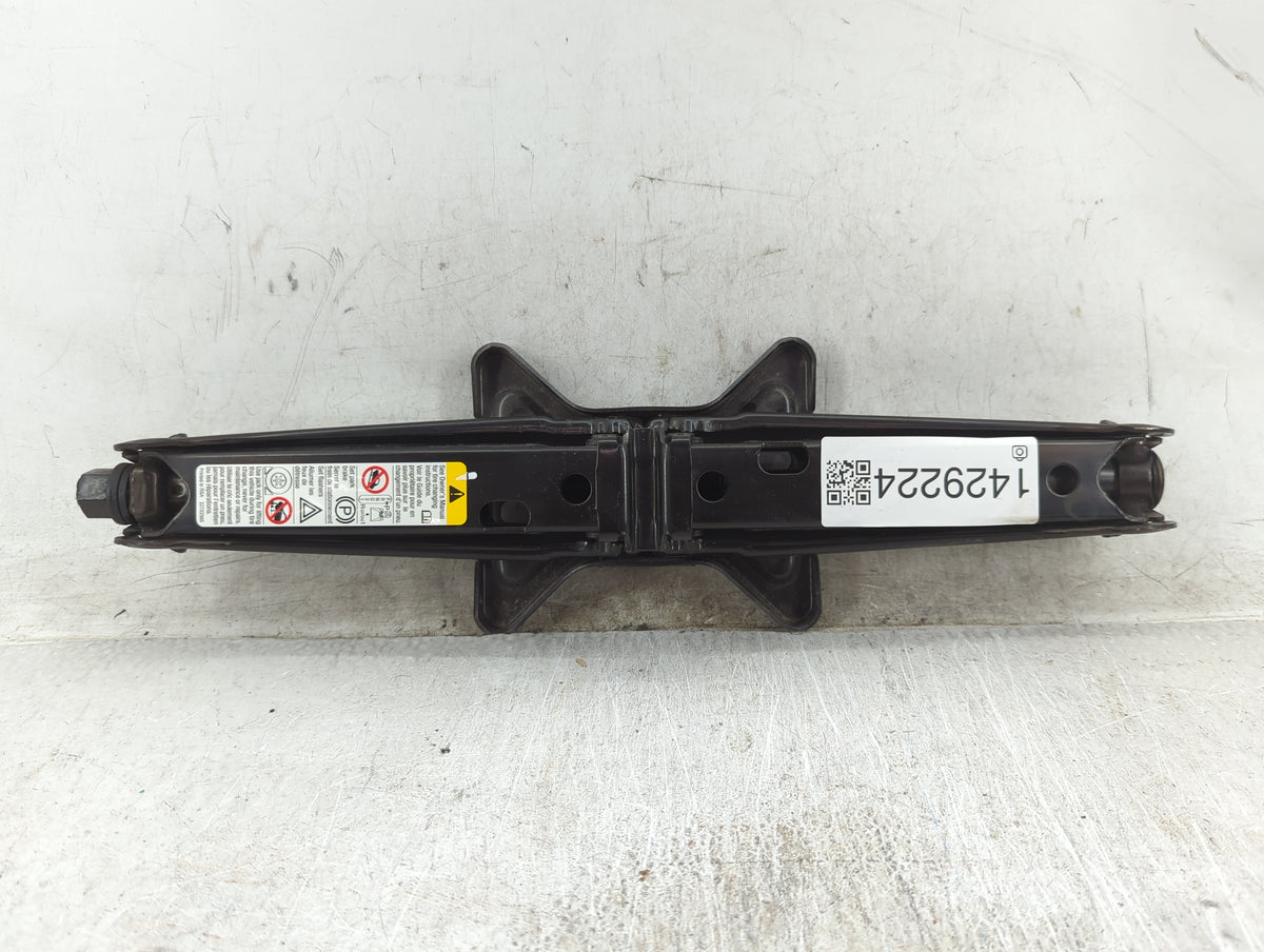 2013 Chevrolet Impala Spare Scissor Car Jack 1429224 - Oemusedautoparts1.com
