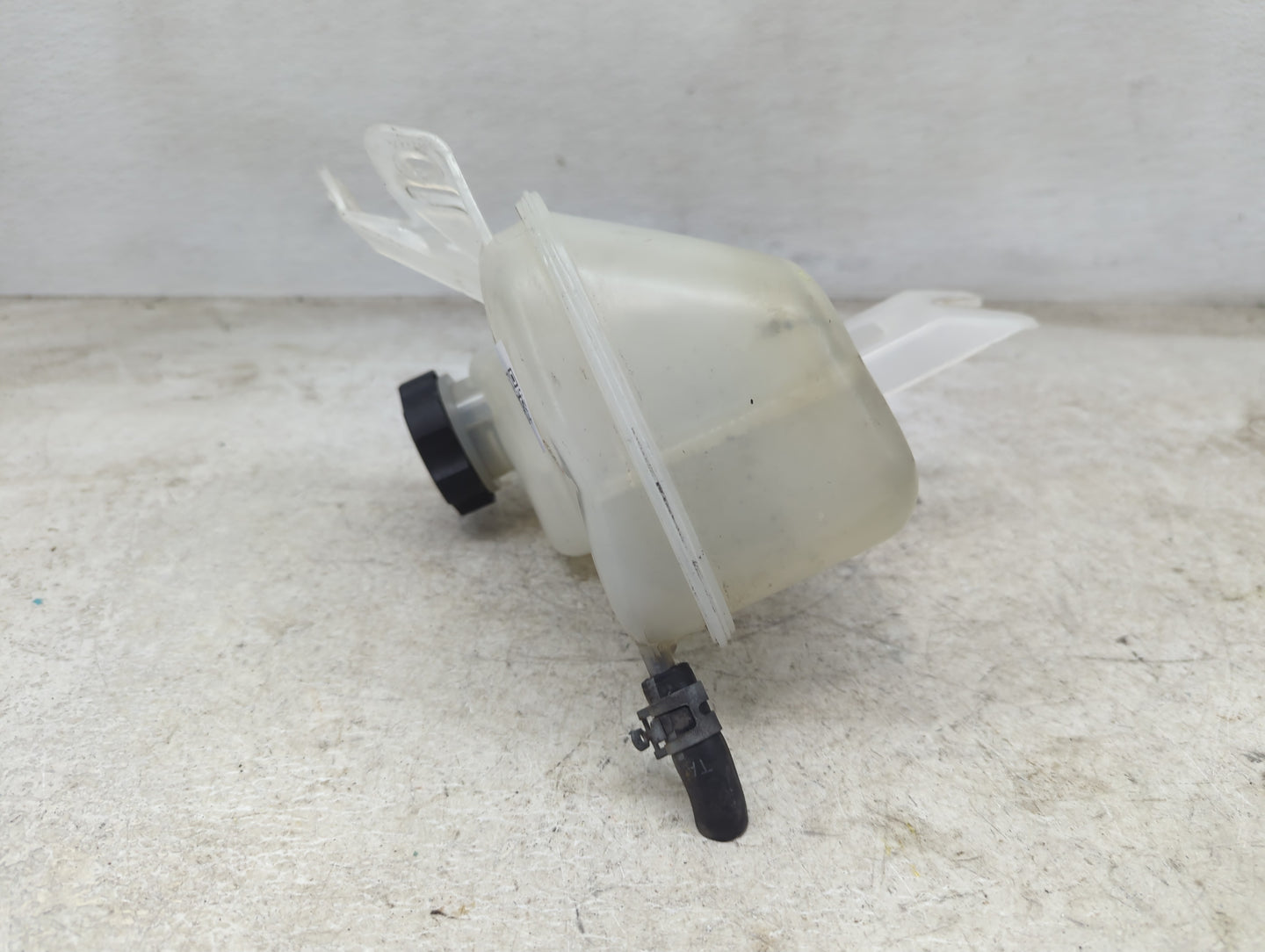 2012 Chevrolet Impala Radiator Coolant Overflow Expansion Tank Bottle 1449344 - Oemusedautoparts1.com