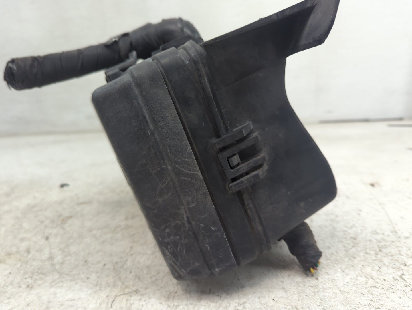 2013 Chevrolet Impala Fusebox Fuse Box Panel Relay Module Fits OEM Used Auto Parts - Oemusedautoparts1.com
