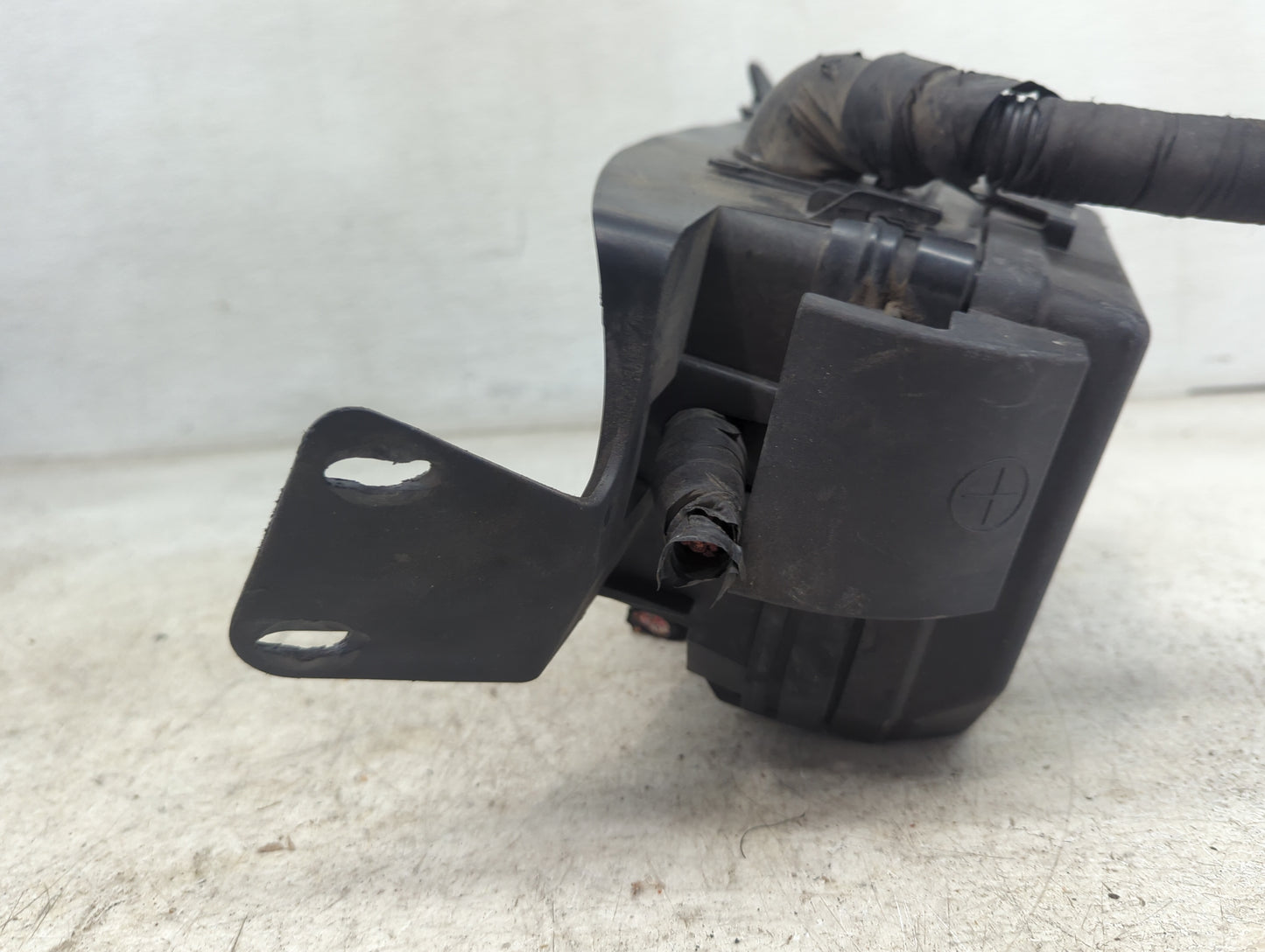 2013 Chevrolet Impala Fusebox Fuse Box Panel Relay Module Fits OEM Used Auto Parts - Oemusedautoparts1.com